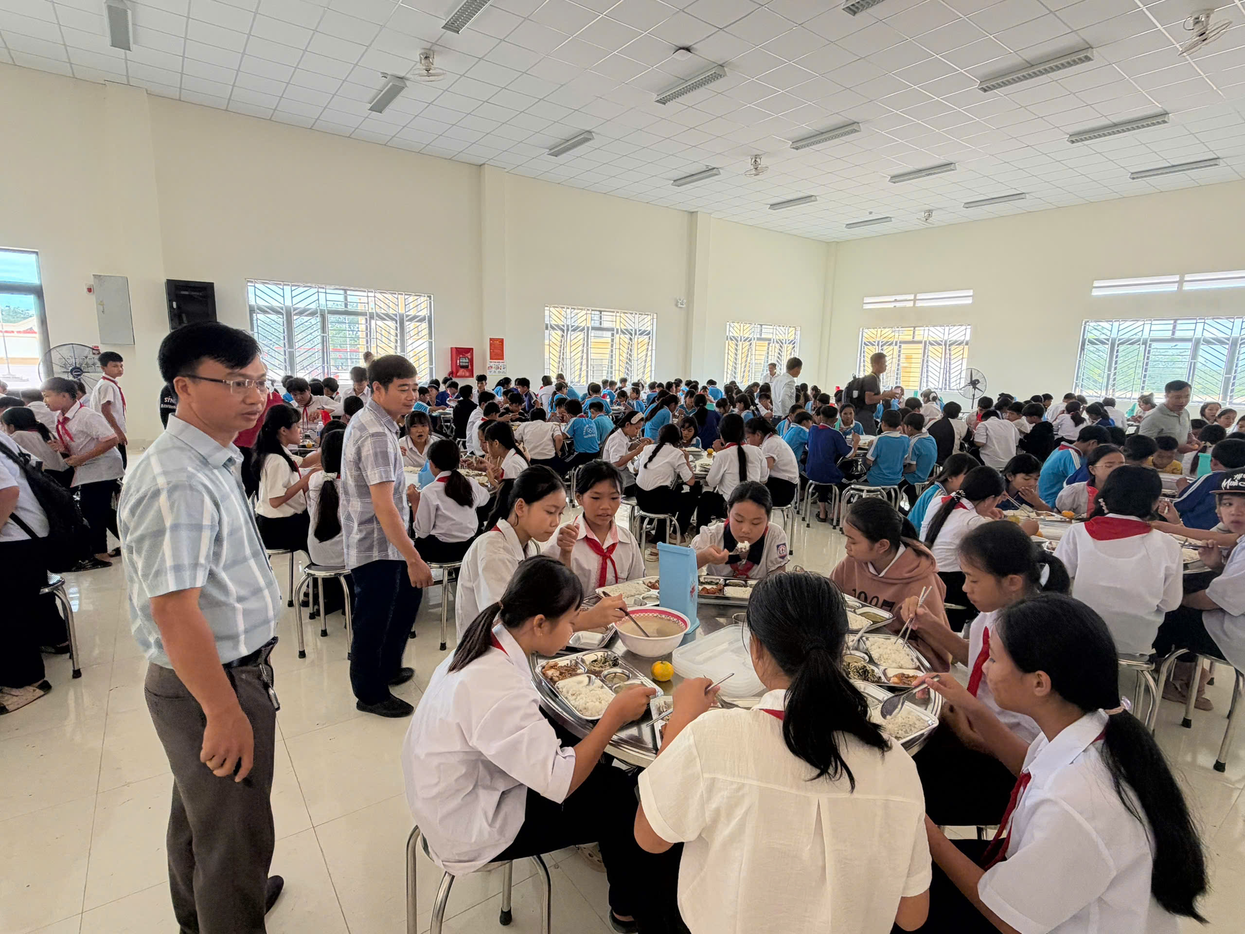 Báo VietNamNet: Nỗ lực nâng cao chất lượng bữa ăn cho học sinh nội trú vùng biên giới Đắk Lắk