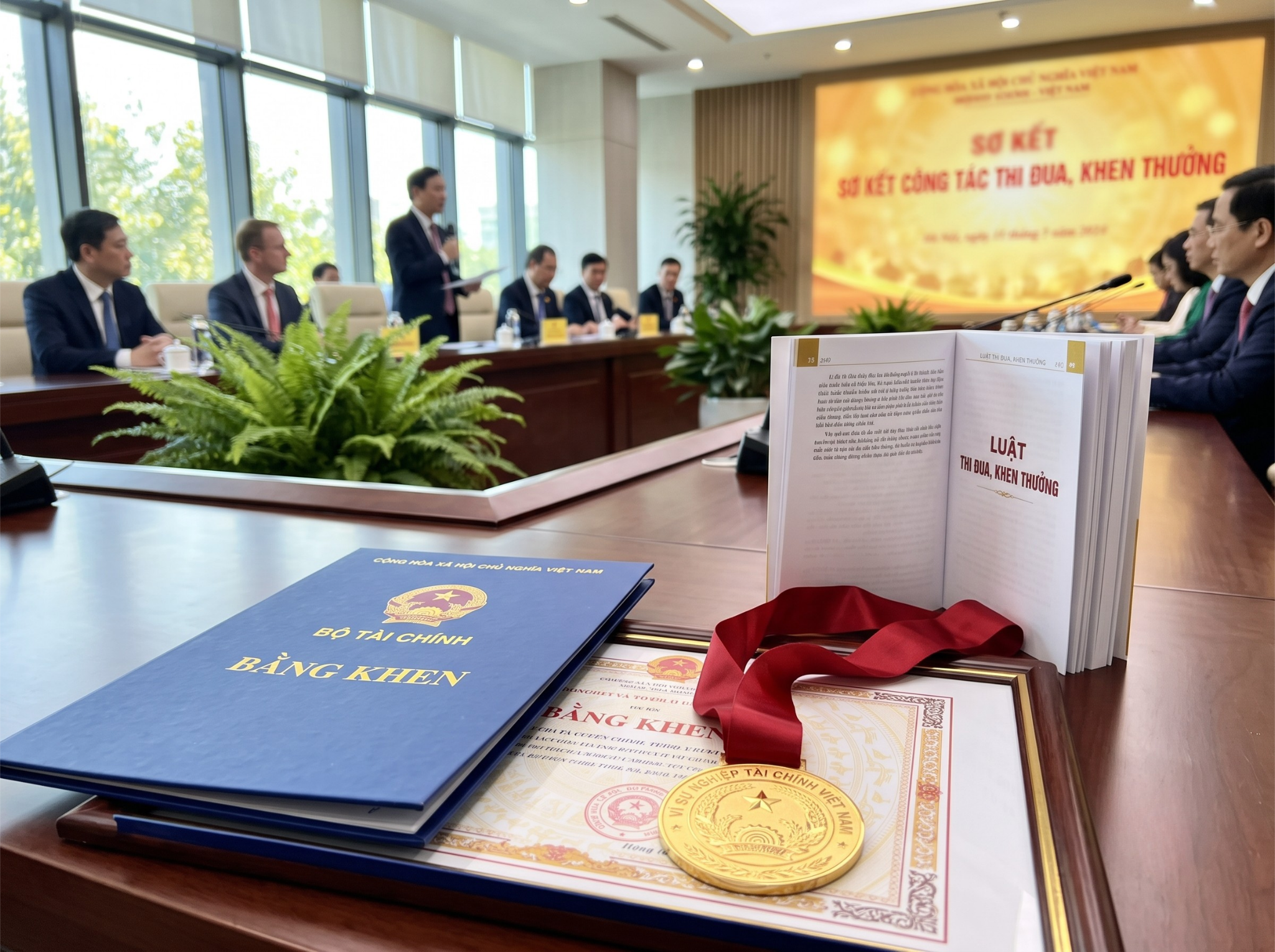 Bộ Tài chính ban hành Thông tư số 146/2026/TT-BTC quy định chi tiết thi hành Luật Thi đua, khen thưởng trong ngành Tài chính