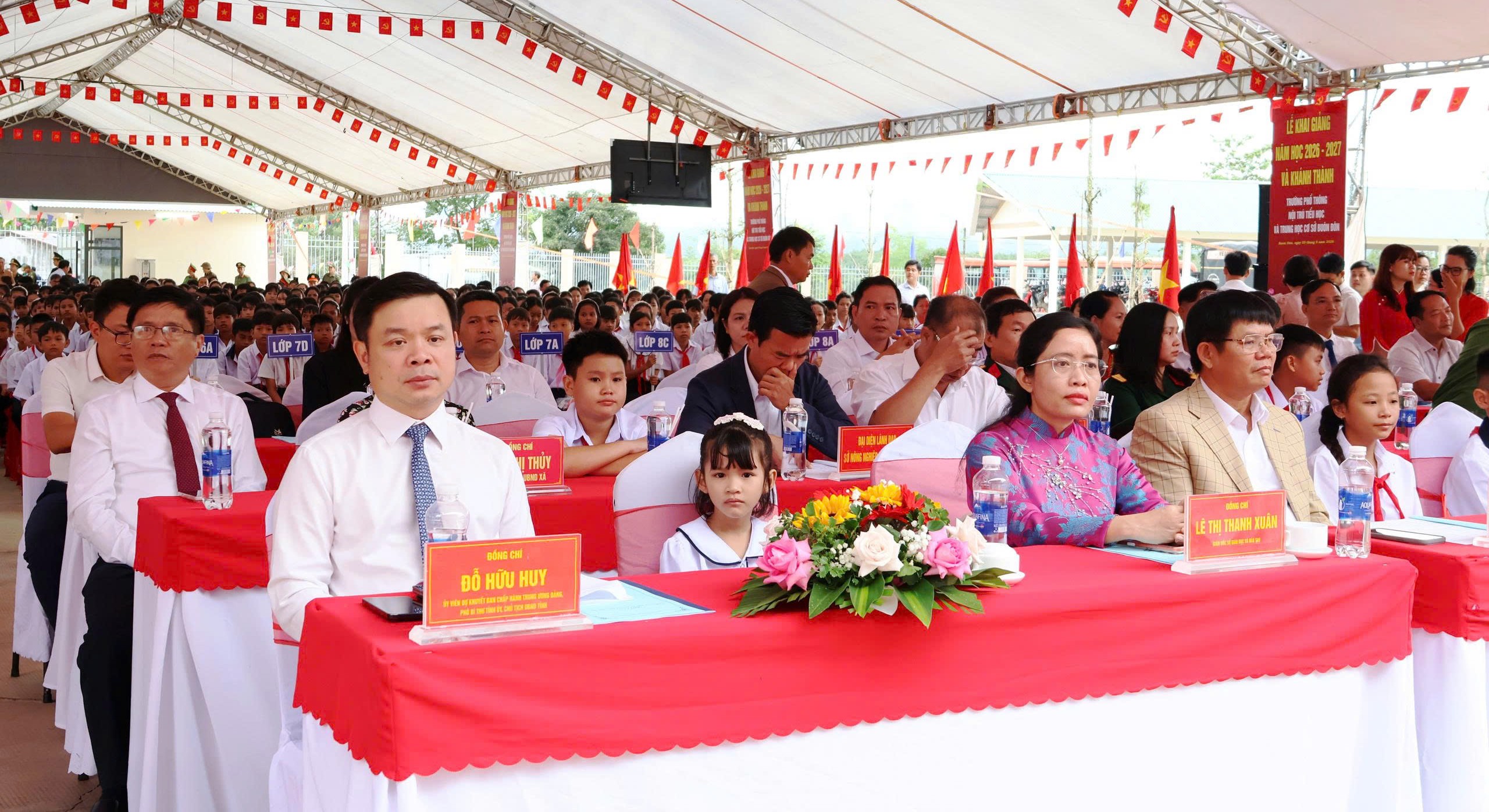 Học sinh, sinh viên Đắk Lắk hân hoan bước vào năm học 2026 - 2027 trong ngày hội toàn dân đưa trẻ đến trường