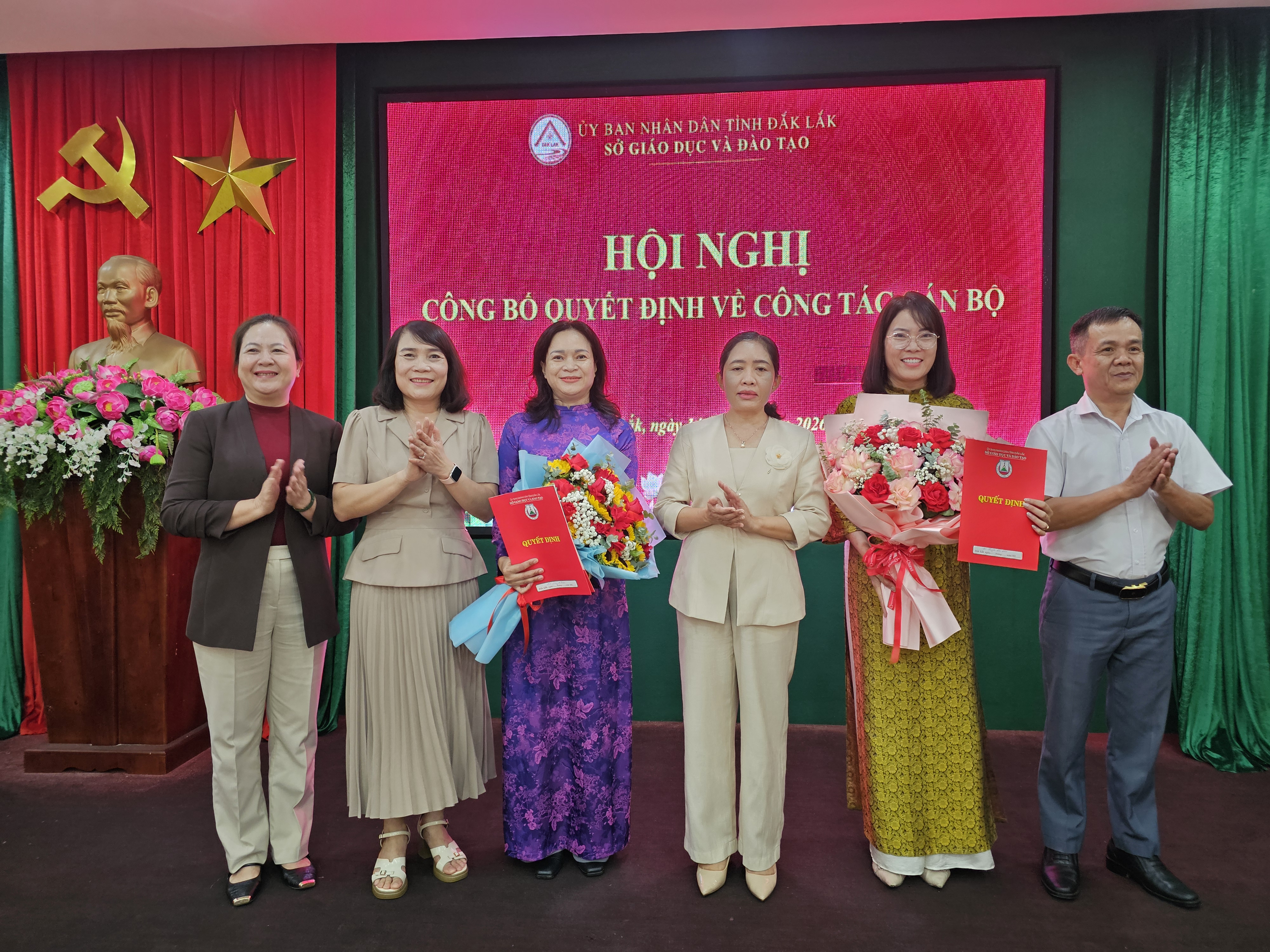 Sở Giáo dục và Đào tạo Đắk Lắk công bố quyết định điều động, bổ nhiệm cán bộ quản lý các phòng chuyên môn, nghiệp vụ