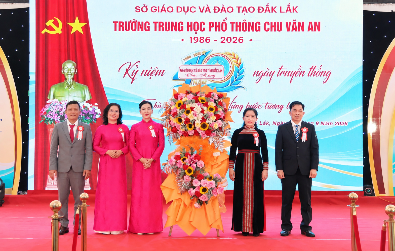 RẠNG NGỜI TUỔI 40 TRƯỜNG THPT CHU VĂN AN: TỰ HÀO TRUYỀN THỐNG – VỮNG BƯỚC TƯƠNG LAI