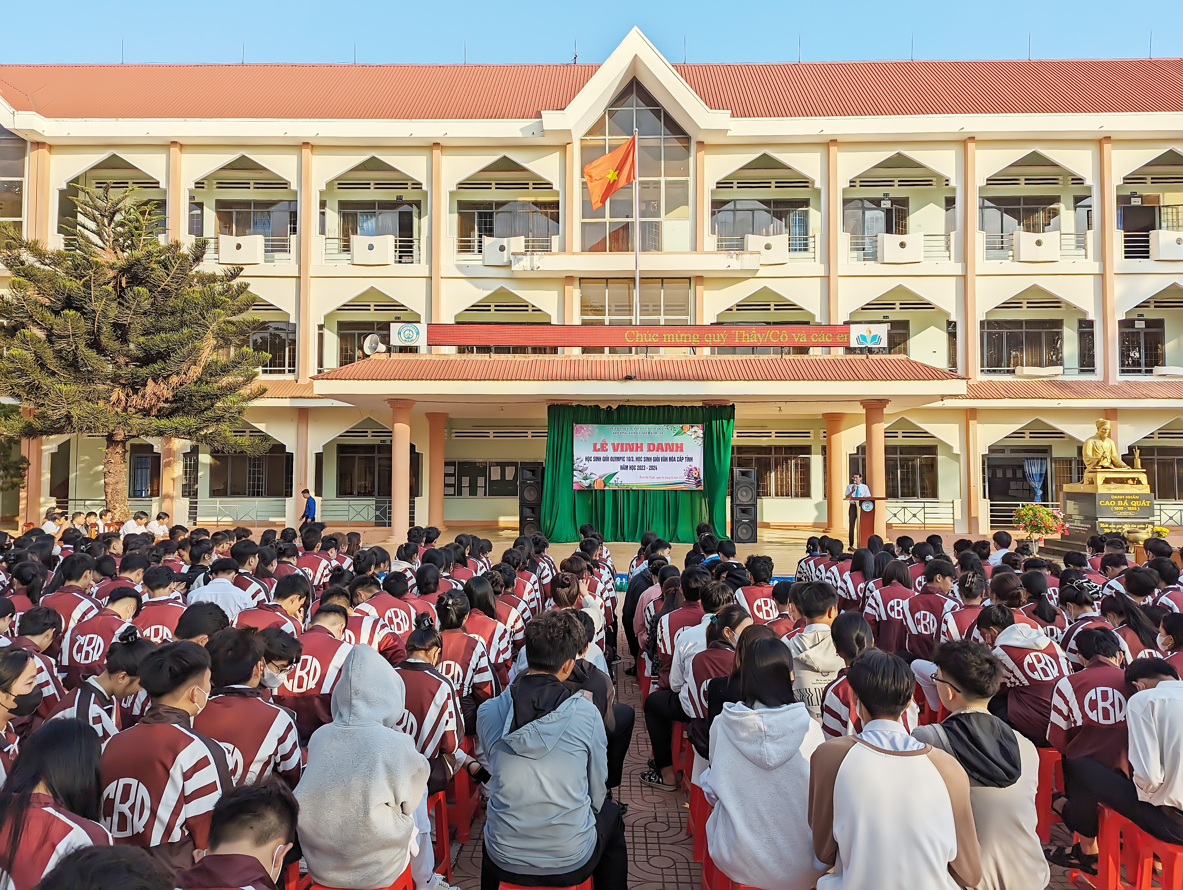 Lễ vinh danh Học sinh giỏi Olympic 10/3 và Học sinh đạt giải KHKT dành cho học sinh trung học