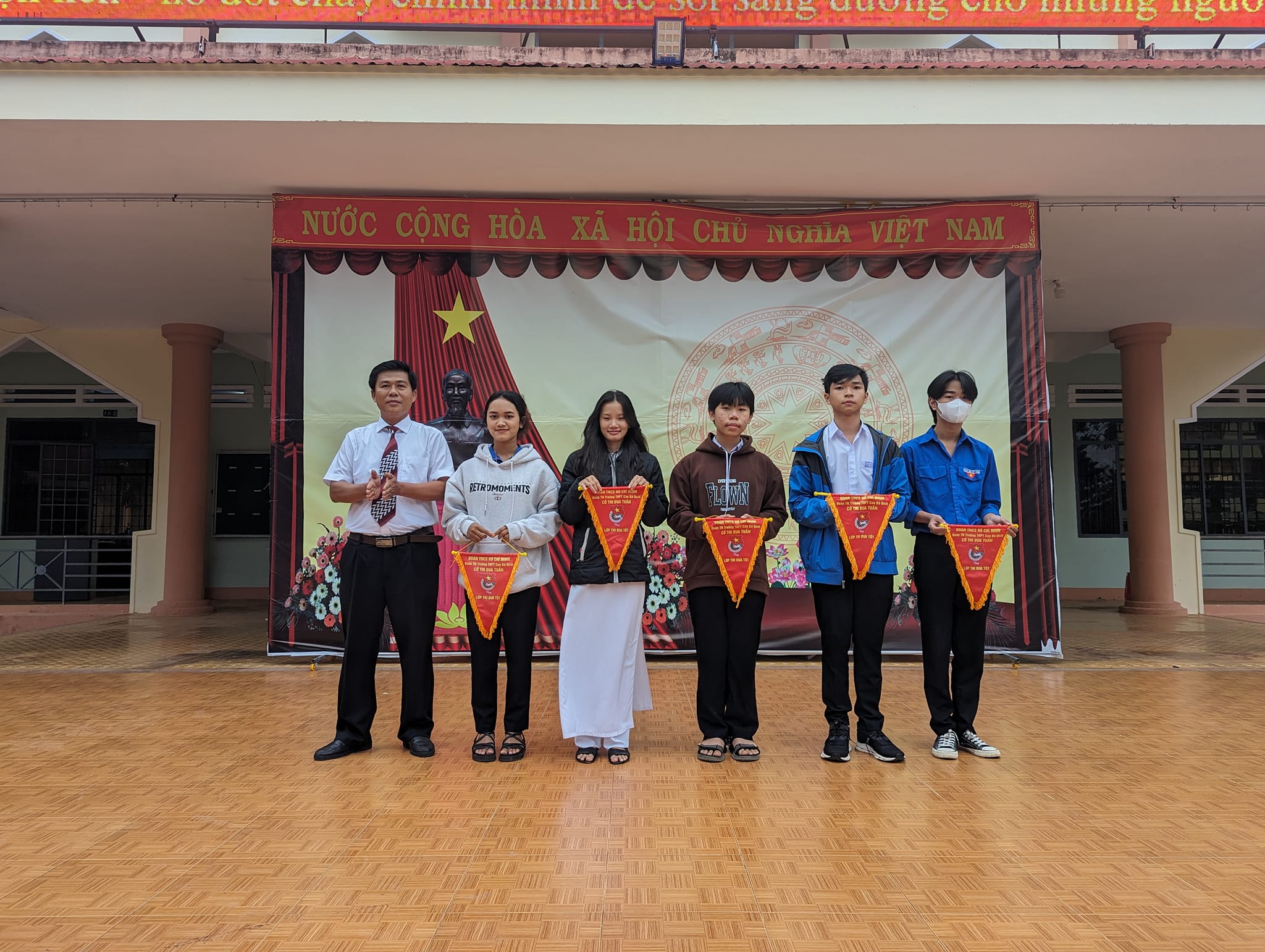 Hoạt động Hướng nghiệp, tư vấn tuyển sinh và Tổng kết thi đua Tuần cho học sinh
