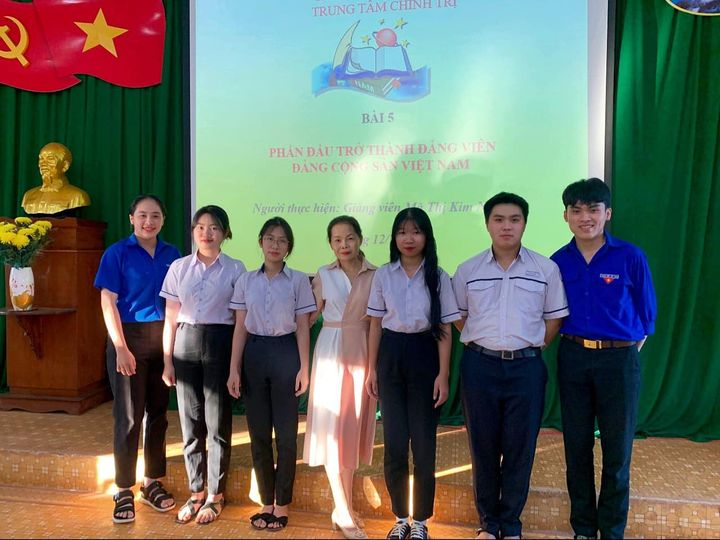 PHẤN ĐẤU TRỞ THÀNH ĐẢNG VIÊN ĐẢNG CỘNG SẢN VIỆT NAM
