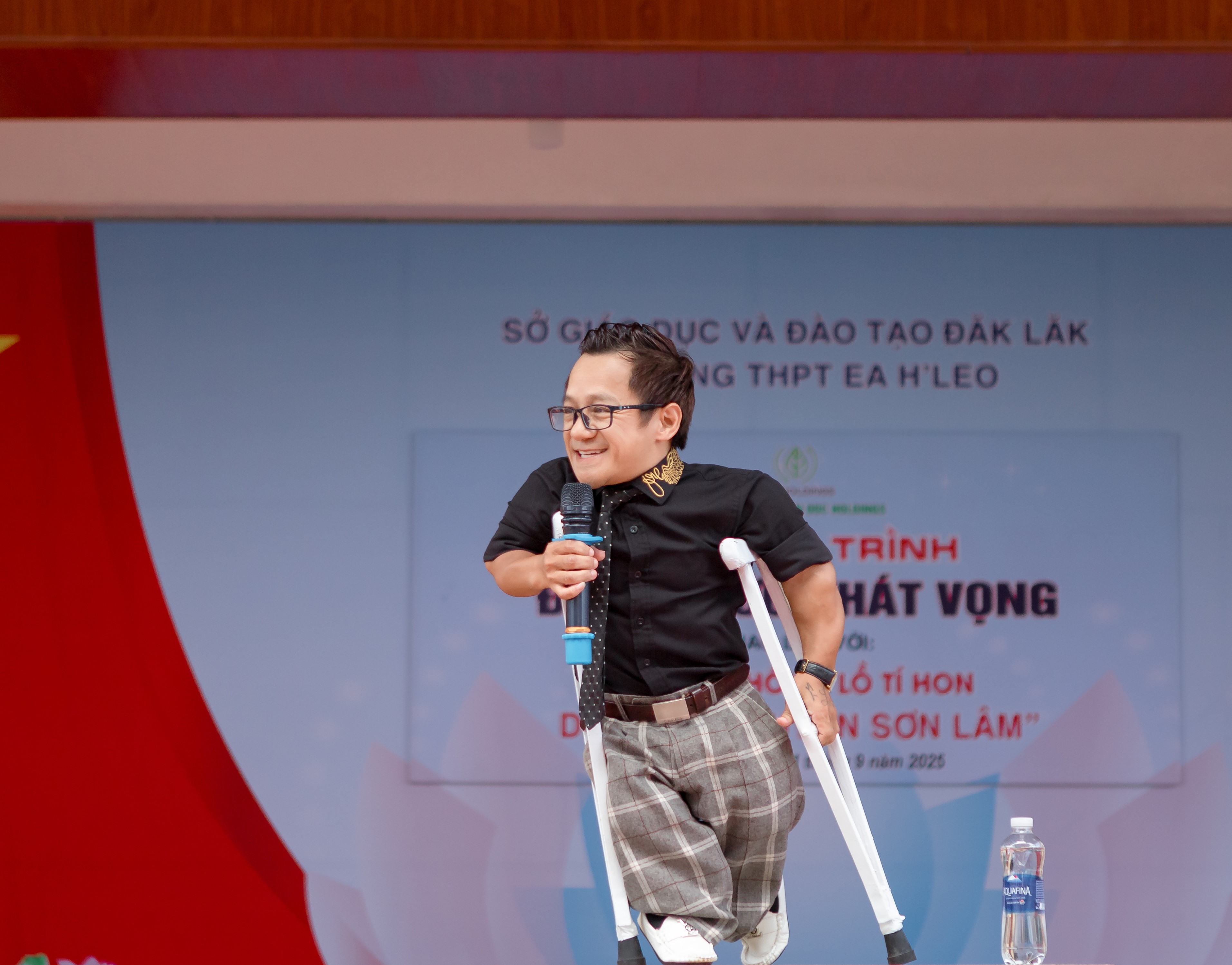 Diễn giả Nguyễn Sơn Lâm "đánh thức khát vọng" cùng 1200 học sinh THPT Ea H'leo