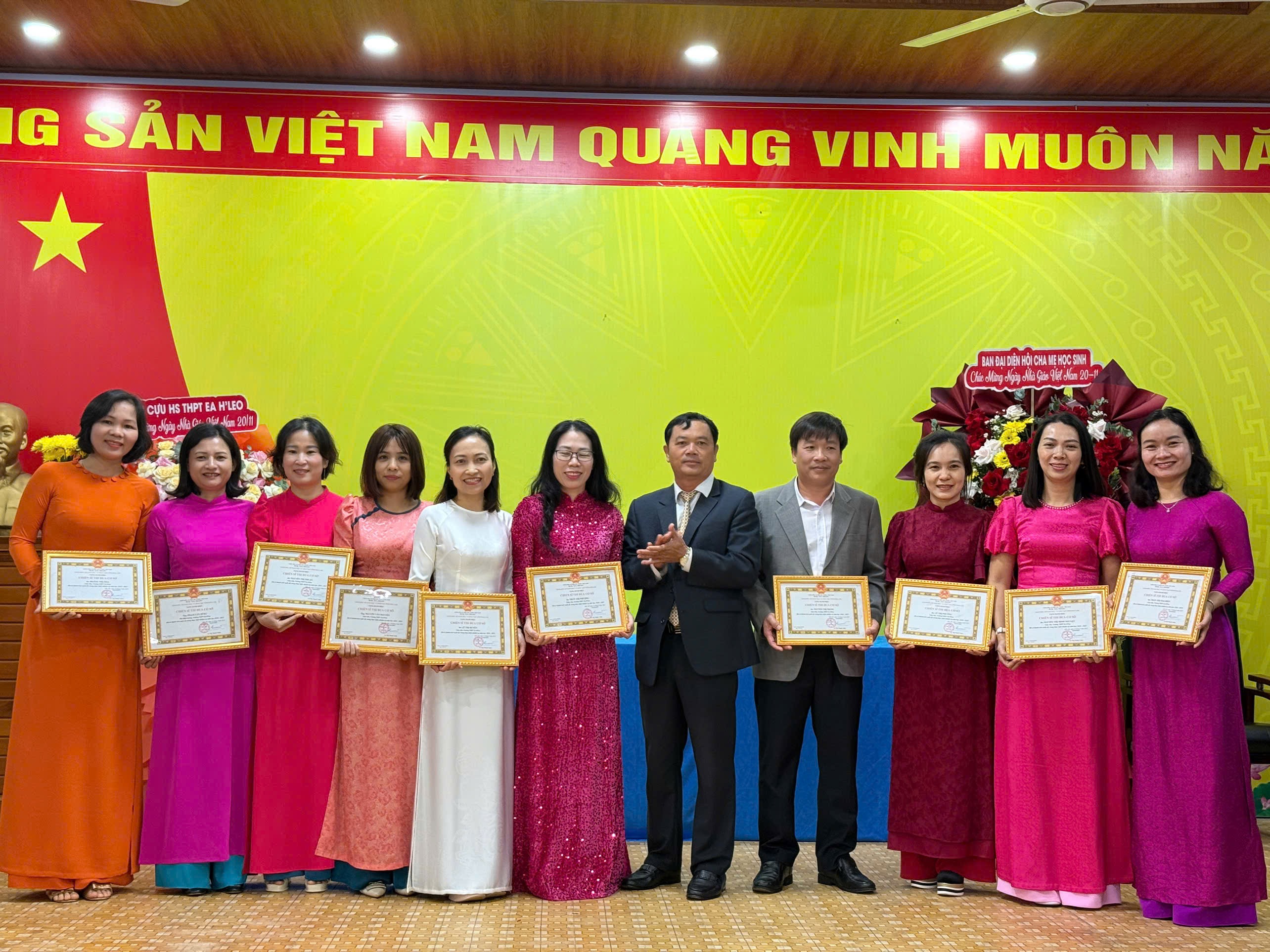 Sắc màu tri ân ngày NGVN 20/11/2025 Trường THPT Ea H'leo