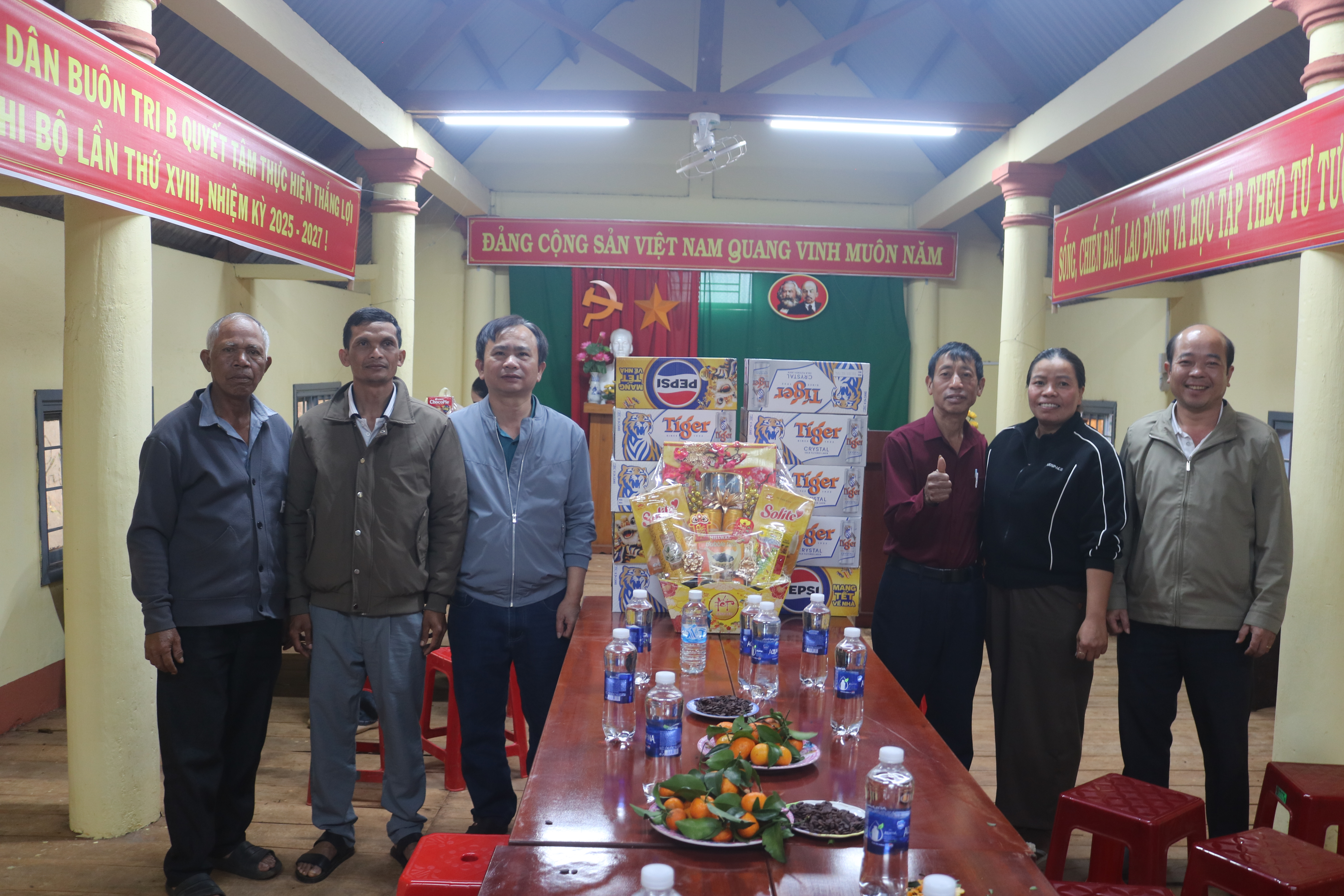 Thăm buôn kết nghĩa Tri B nhân dịp tết Nguyên Đán 2026