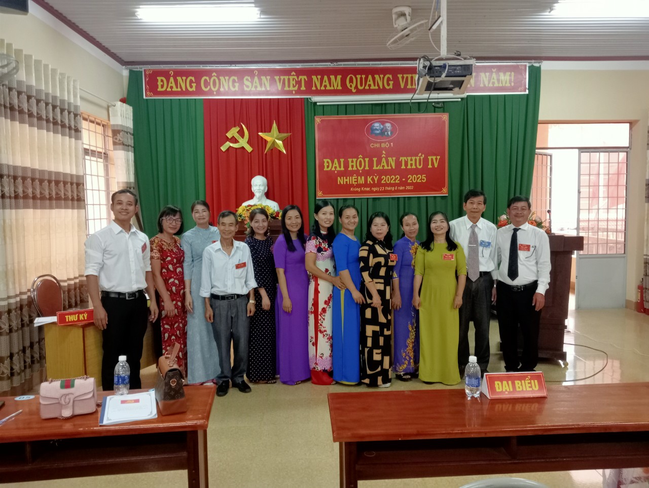Đại hội các Chi bộ trực thuộc Đảng bộ trường THPT Krông Bông nhiệm kỳ 2022-2025
