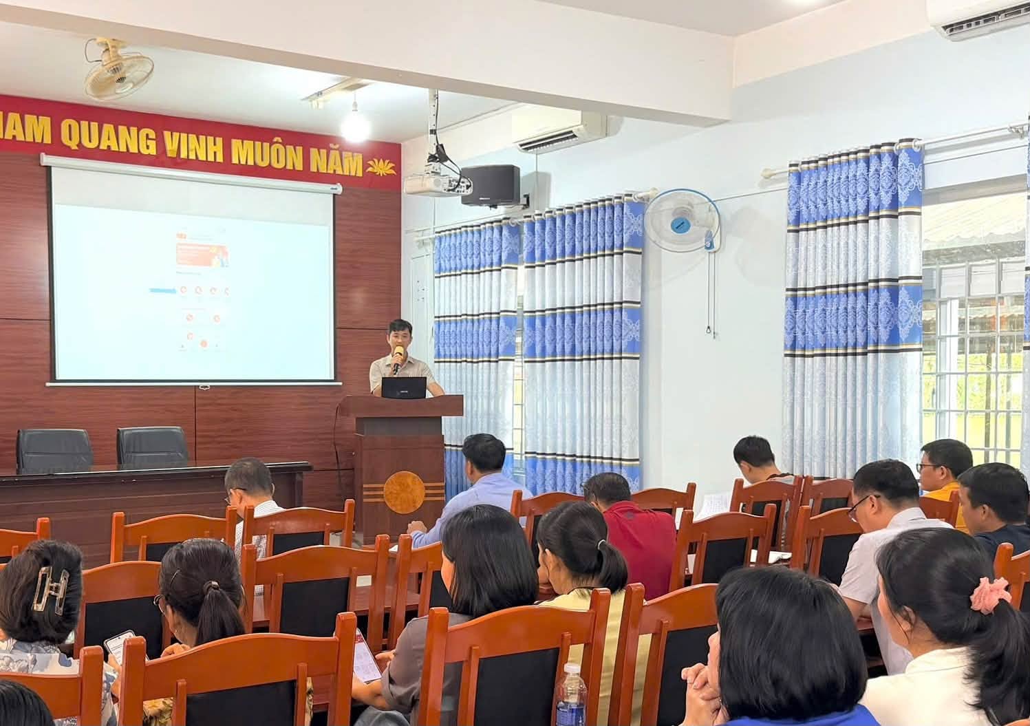 TẬP HUẤN PHẦN MỀM ICPV - TTHC: THÊM MỘT BƯỚC TIẾN TRONG CHUYỂN ĐỔI SỐ CÔNG TÁC ĐẢNG