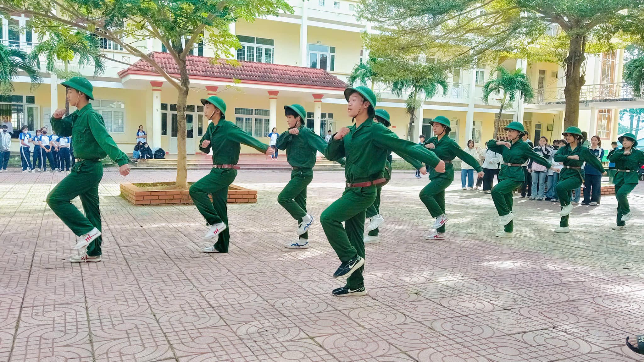 HỘI THAO GIÁO DỤC QUỐC PHÒNG - AN NINH TRƯỜNG THPT LĂK NĂM HỌC 2024-2025