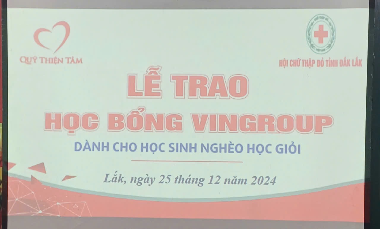 LỄ TRAO HỌC BỔNG VINGROUP CHO HỌC SINH NGHÈO HỌC GIỎI TẠI HUYỆN LẮK