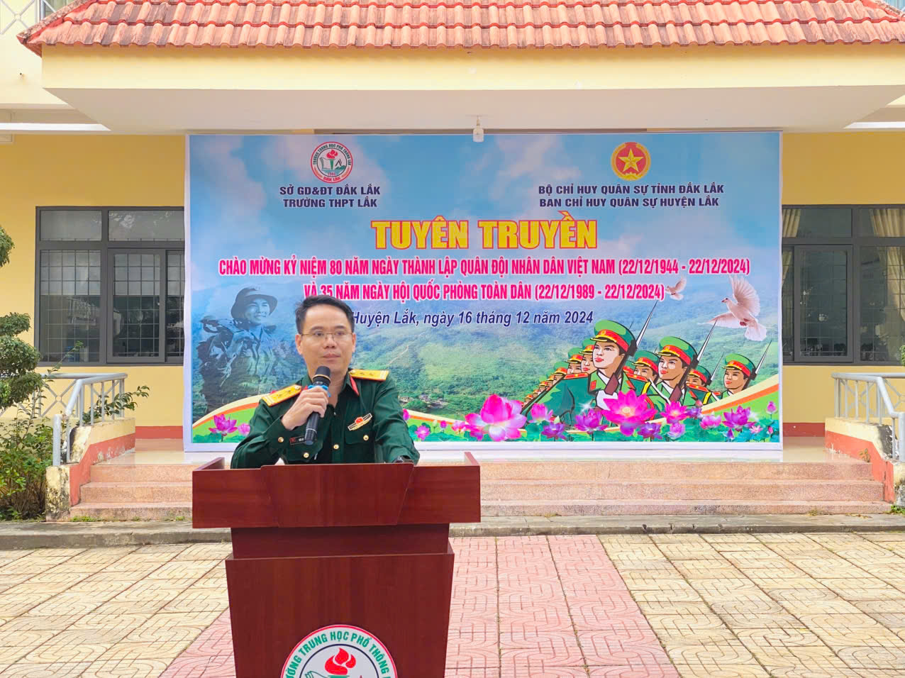 SINH HOẠT DƯỚI CỜ CHÀO MỪNG 80 NĂM NGÀY THÀNH LẬP QUÂN ĐỘI NHÂN DÂN VIỆT NAM VÀ 35 NĂM NGÀY HỘI QUỐC PHÒNG TOÀN DÂN