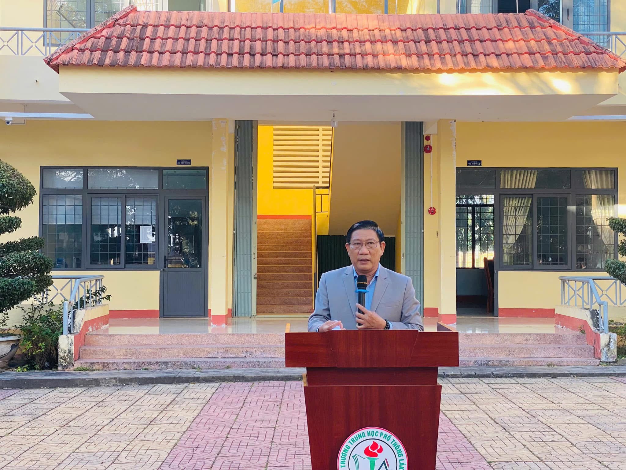 KHEN THƯỞNG HỌC SINH XUẤT SẮC TRONG NGÀY HỘI STEM CẤP TỈNH VÀ HỘI THAO GIÁO DỤC QUỐC PHÒNG - AN NINH CẤP TRƯỜNG