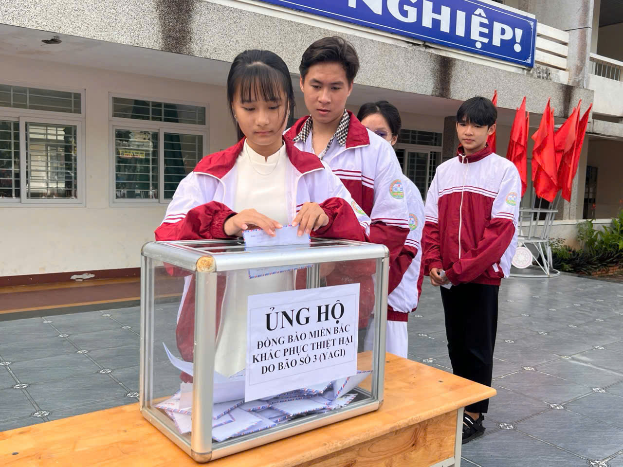 Buổi phát động quyên góp ủng hộ đồng bào miền Bắc bị anh hưởng bởi thiên tai, lũ lụt