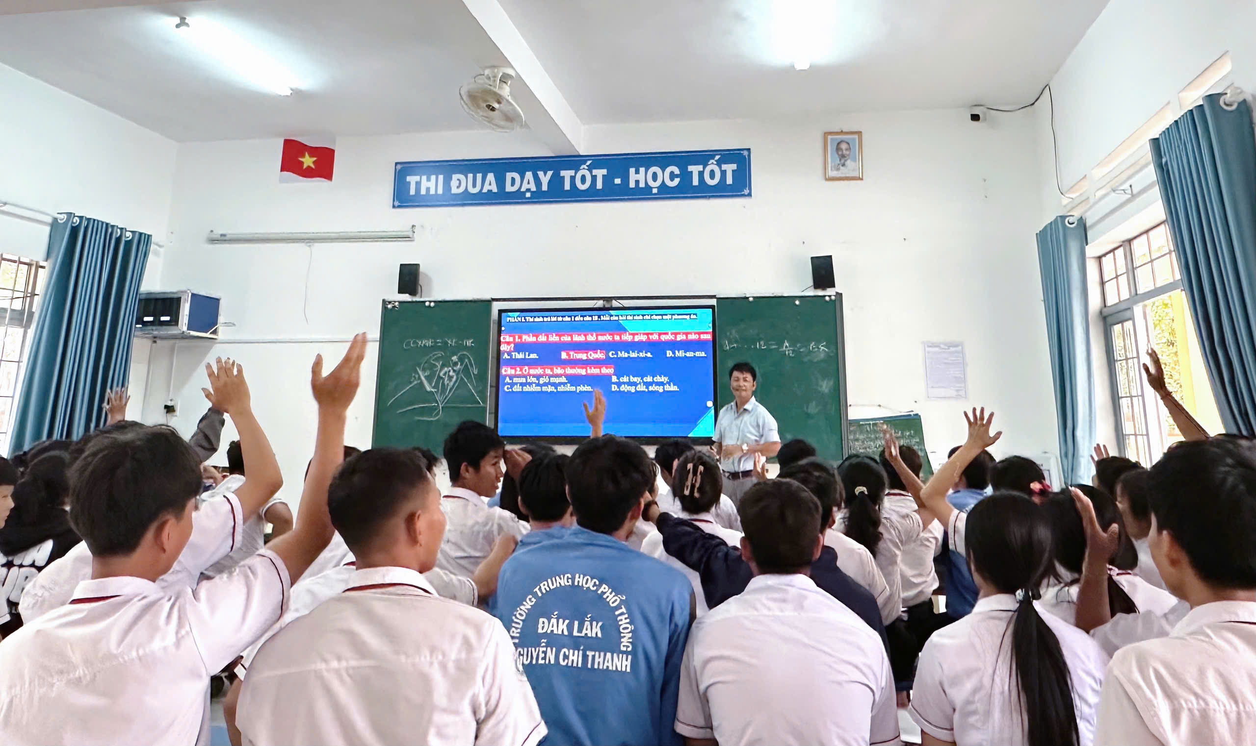 Tổ Sử, Địa, GDTC trường THPT Nguyễn Chí Thanh tổ chức thành công ngoại khóa "Kĩ năng thiết kế và giải pháp chinh phục đề thi THPT năm 2025"