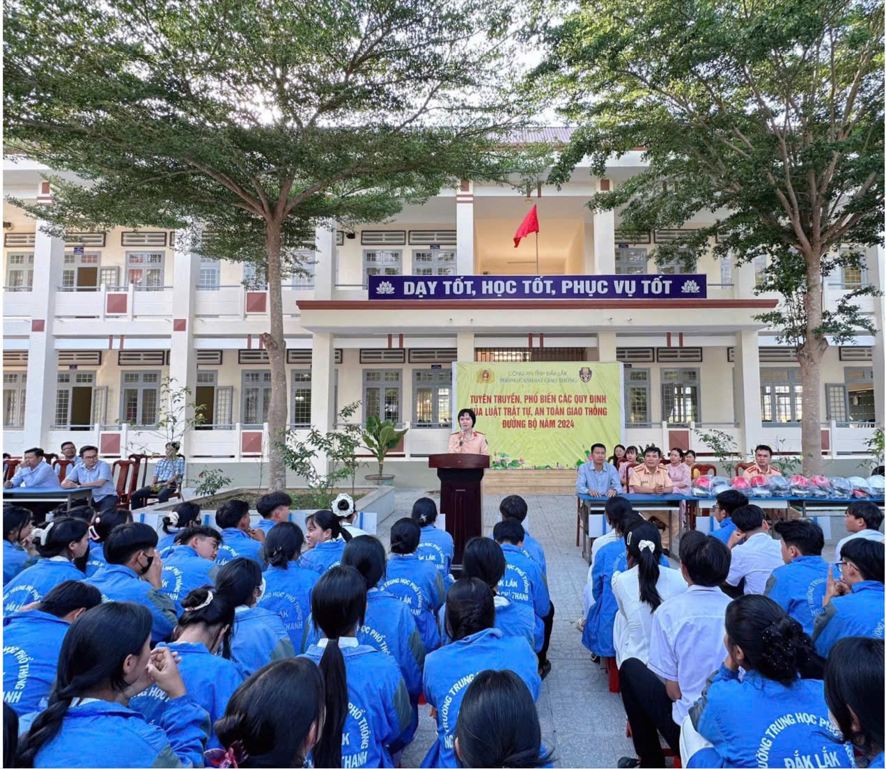 TUYÊN TRUYỀN, PHỔ BIẾN CÁC QUY ĐỊNH CỦA LUẬT TRẬT TỰ, AN TOÀN GIAO THÔNG ĐƯỜNG BỘ NĂM 2024