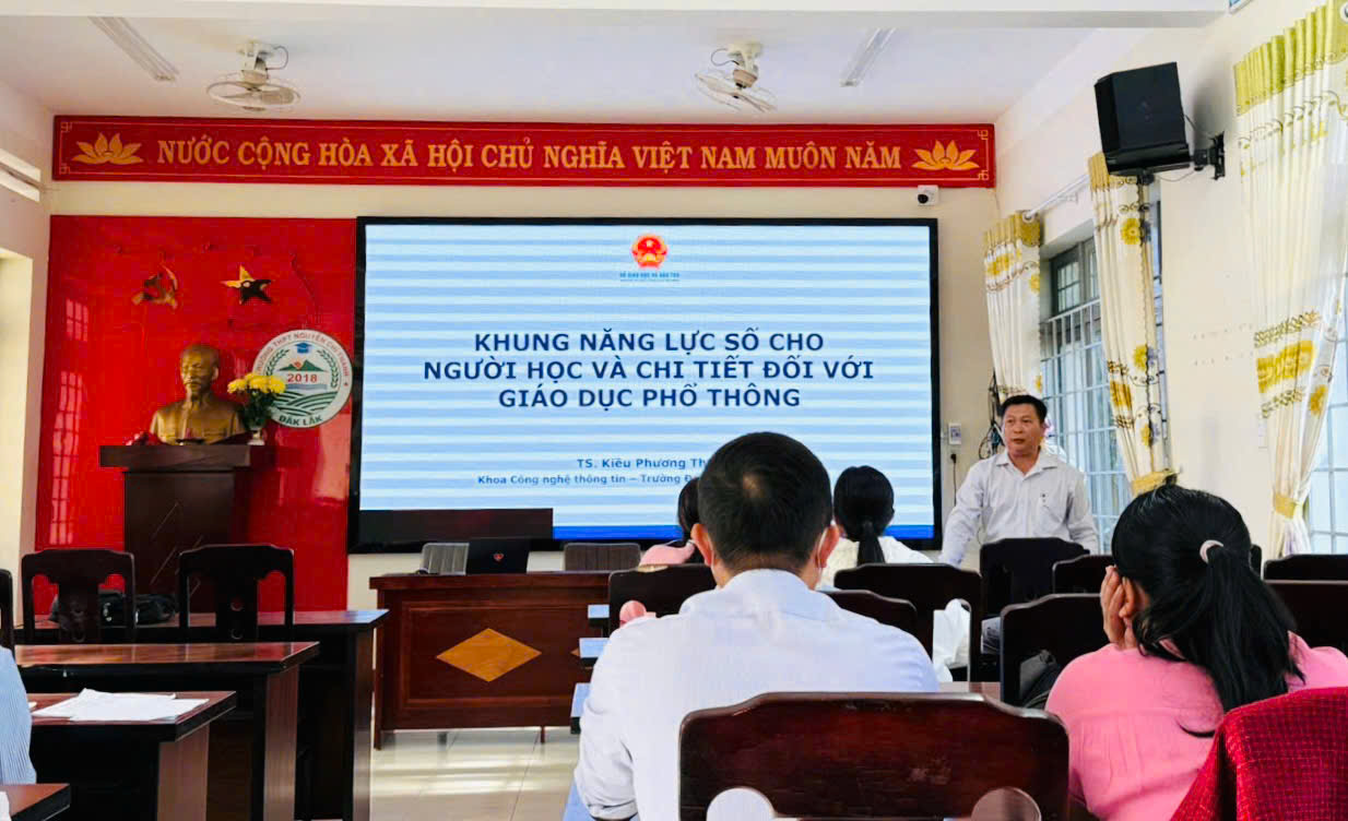 TẬP HUẤN “HƯỚNG DẪN PHÁT TRIỂN NĂNG LỰC SỐ CHO HỌC SINH TRUNG HỌC PHỔ THÔNG”