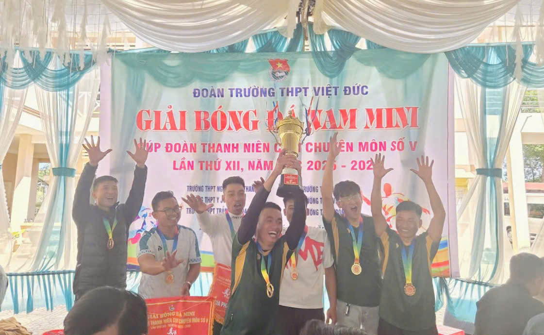 THPT NGUYỄN CHÍ THANH LẦN THỨ 3 VÔ ĐỊCH GIẢI BÓNG ĐÁ TRUYỀN THỐNG CÚP ĐOÀN THANH NIÊN CỤM CHUYÊN MÔN SỐ 5