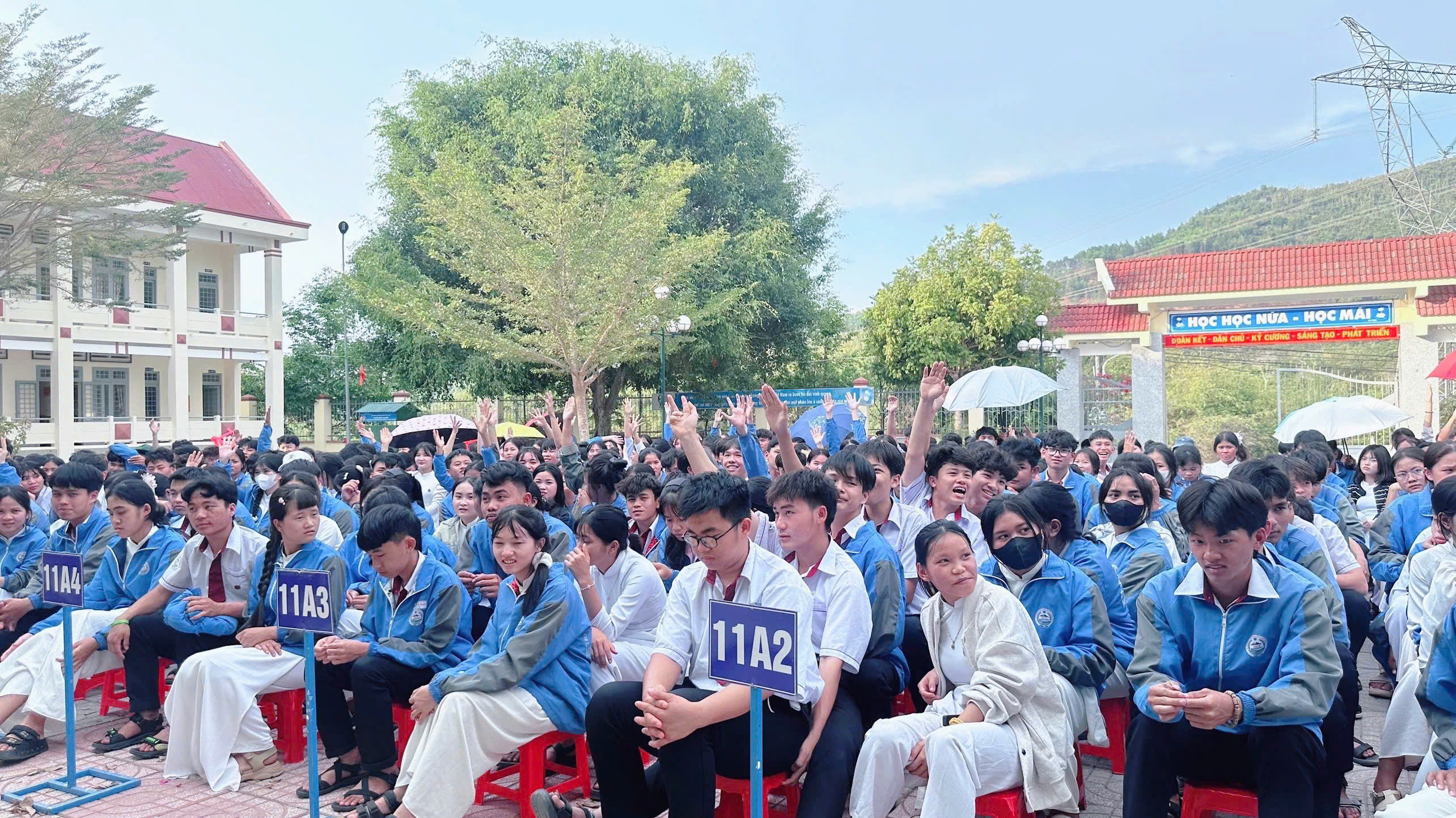 SINH HOẠT DƯỚI CỜ TUẦN 24 – CHỦ ĐỀ: “LỜI YÊU THƯƠNG” CHÀO MỪNG 08/03