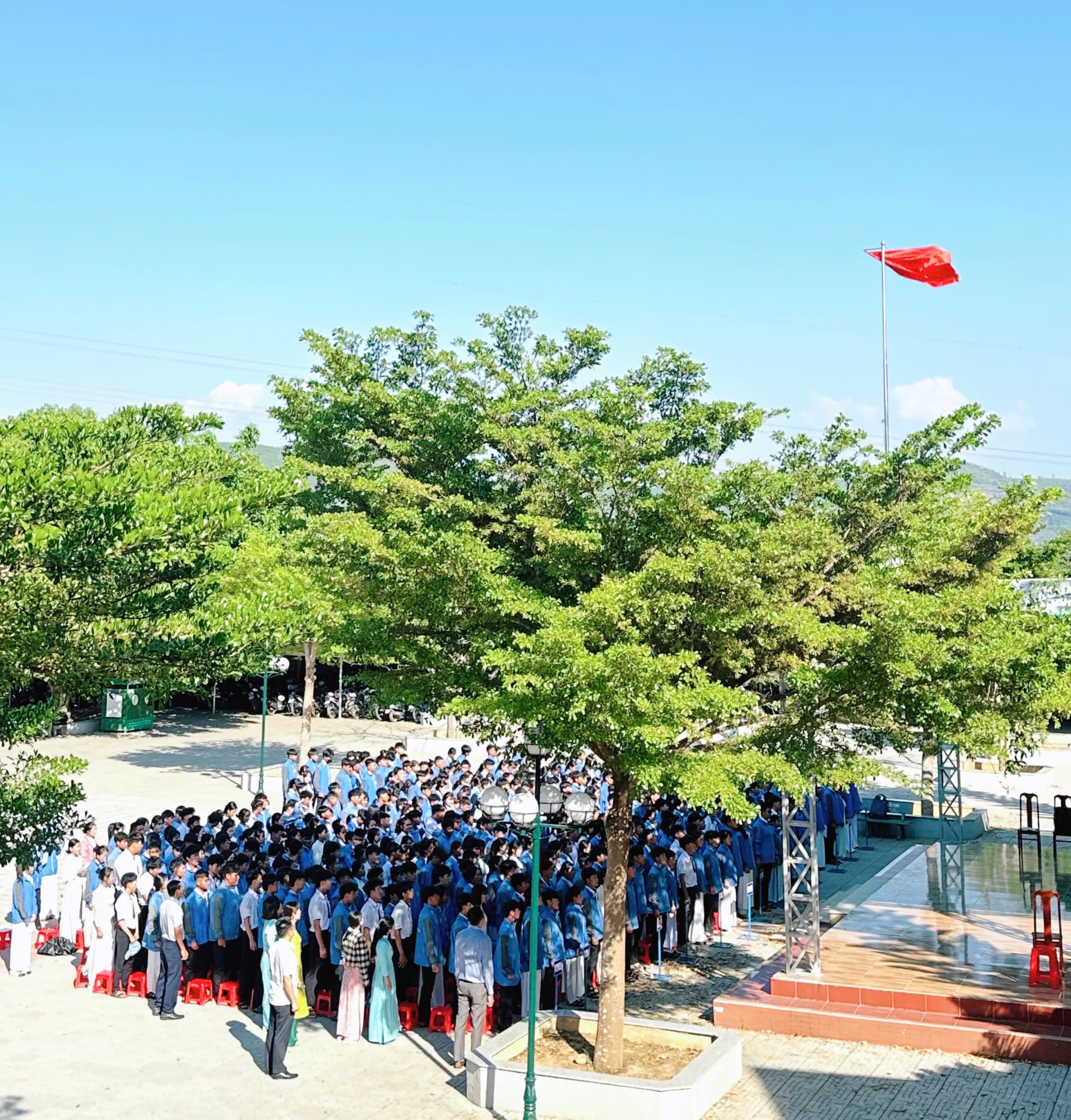 SINH HOẠT DƯỚI CỜ TUẦN 27 - TUYÊN DƯƠNG, TRAO THƯỞNG HỌC SINH GIỎI CẤP TỈNH VÀ CẤP TRƯỜNG
