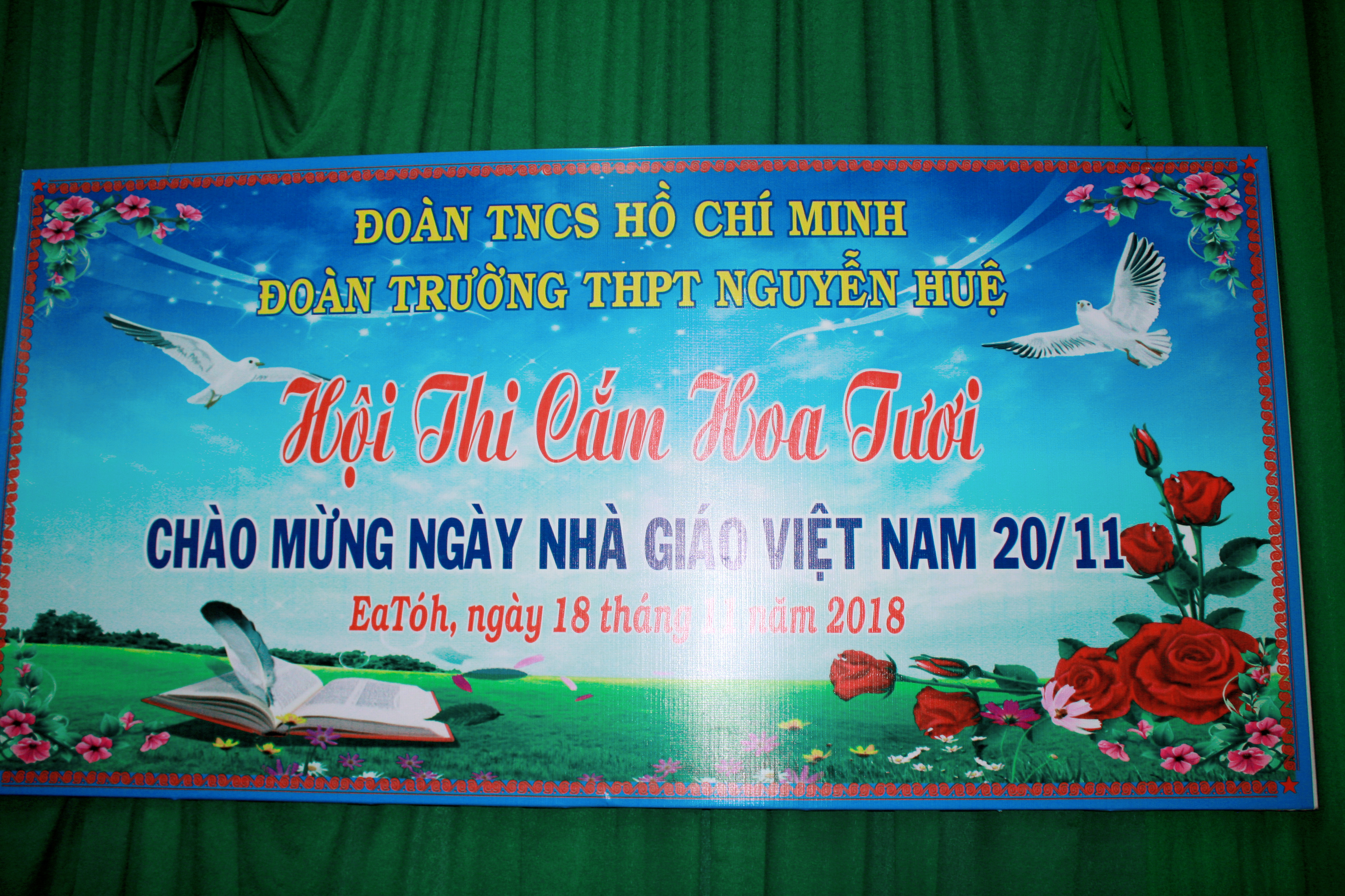 Hội thi cắm hoa tươi chào mừng 20-11-2018