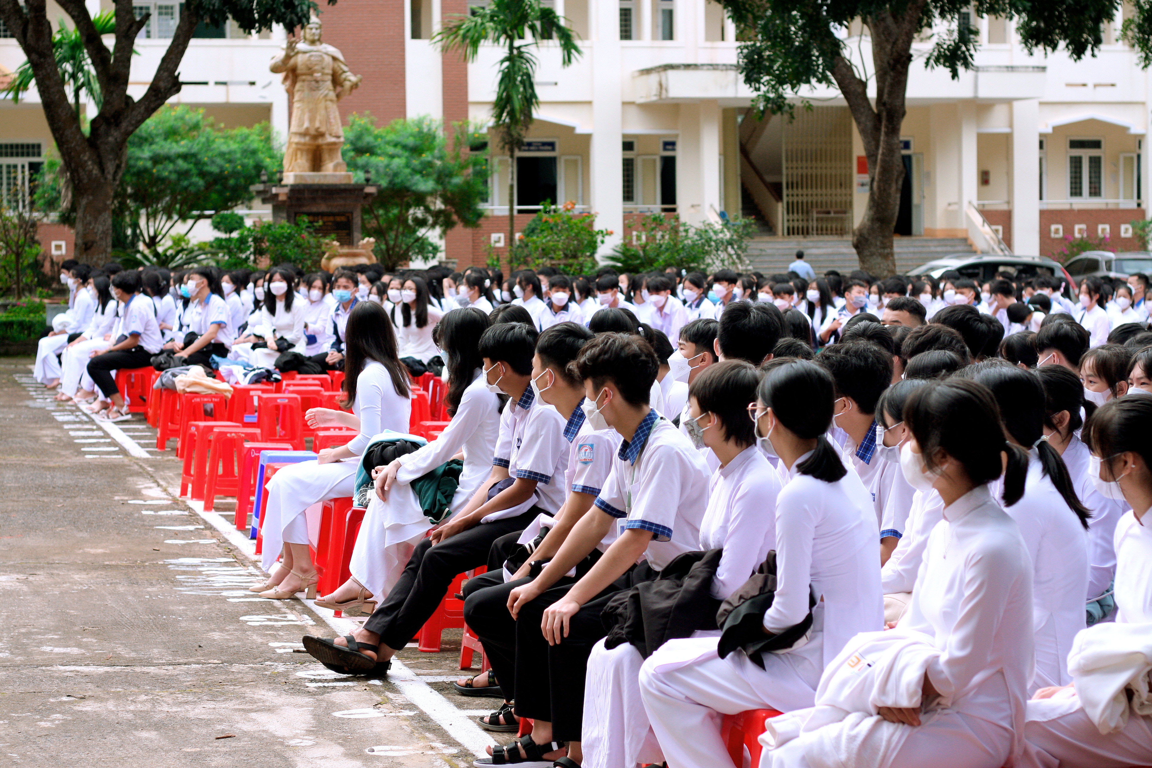 Kế hoạch cuộc thi "Viết về thầy cô, mái trường" chào mừng ngày nhà giáo Việt Nam 20-11-2022