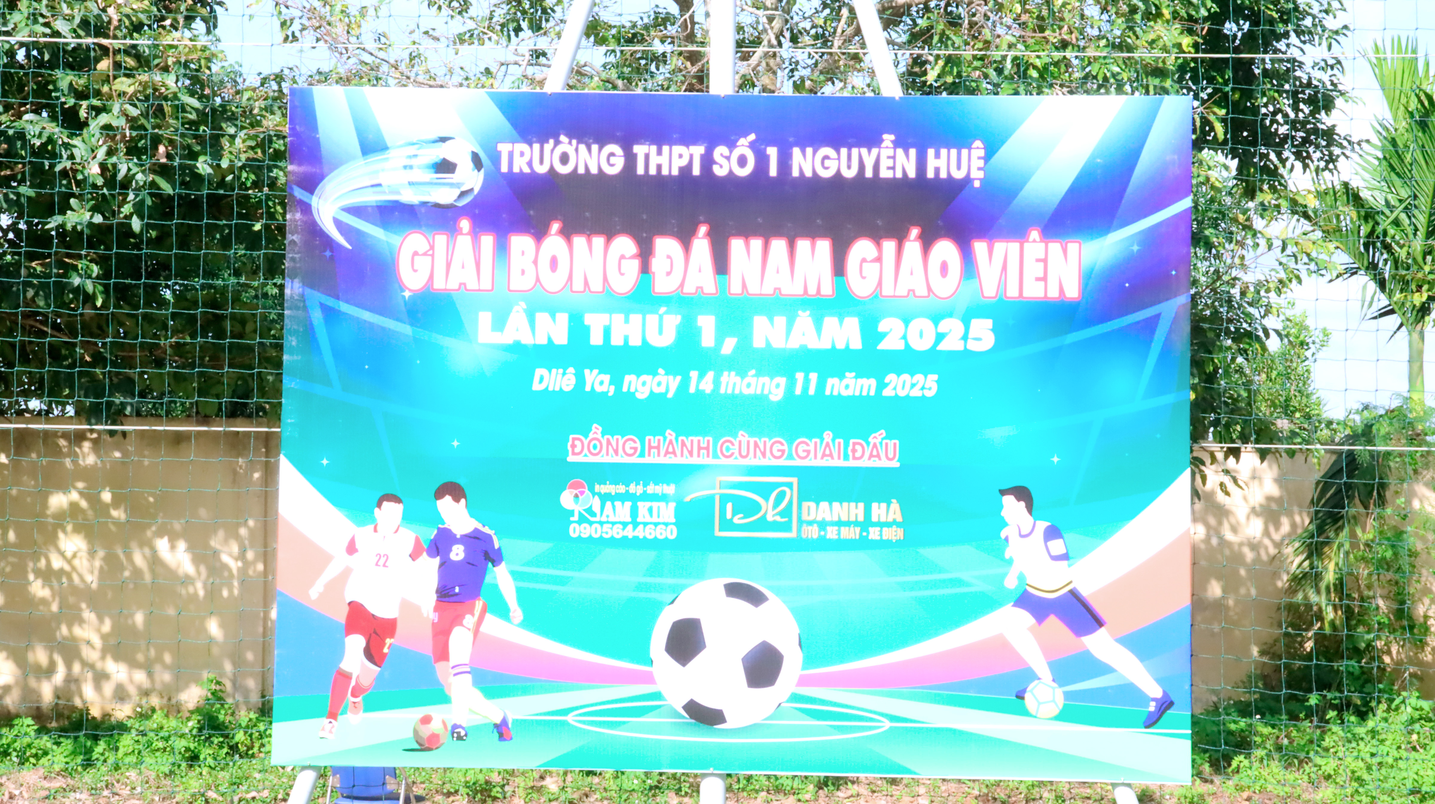 Giải bóng đá Nam giao hữu nội bộ Chào mừng ngày kỉ niệm 20-11