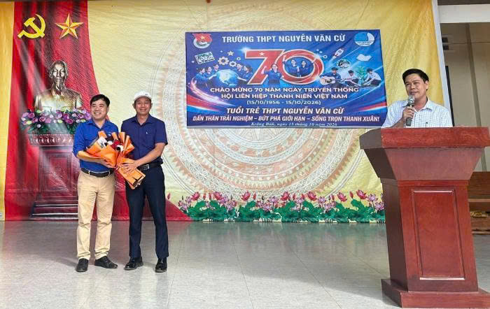 SÔI NỔI CHƯƠNG TRÌNH KỶ NIỆM 70 NĂM NGÀY TRUYỀN THỐNG HỘI LHTN VIỆT NAM TẠI TRƯỜNG THPT NGUYỄN VĂN CỪ