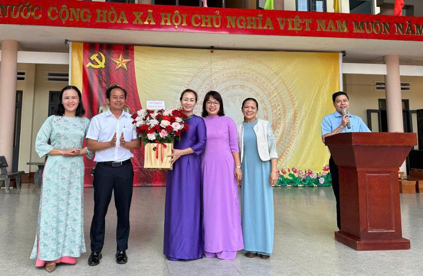 TRƯỜNG THPT NGUYỄN VĂN CỪ TUYÊN TRUYỀN KỶ NIỆM 96 NĂM NGÀY THÀNH LẬP HỘI LIÊN HIỆP PHỤ NỮ VIỆT NAM  (20/10/1930 – 20/10/2026)