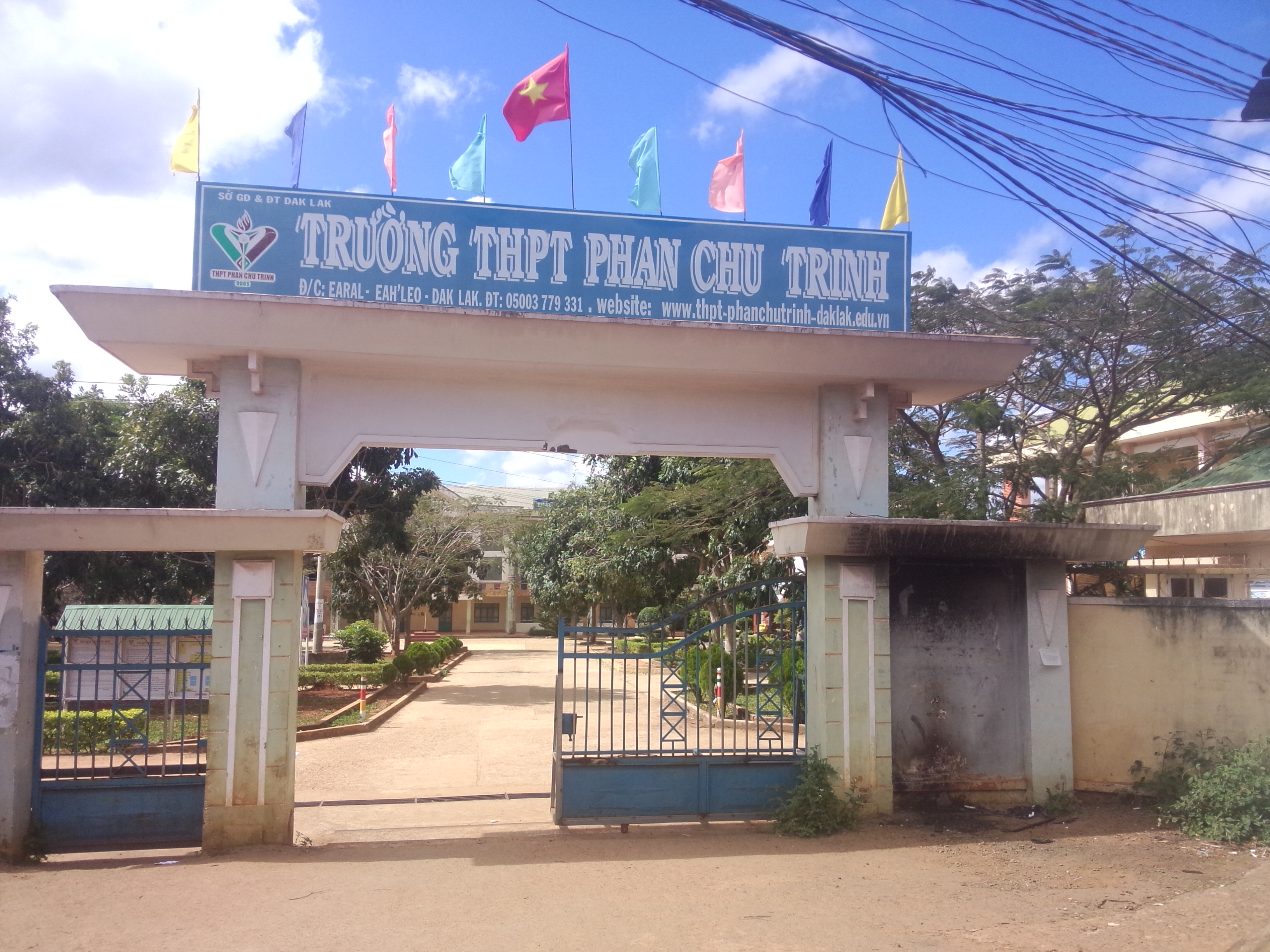 Video chặng đường 12 năm hình thành và phát triển của Trường THPT Phan Chu Trinh 2005 - 2017