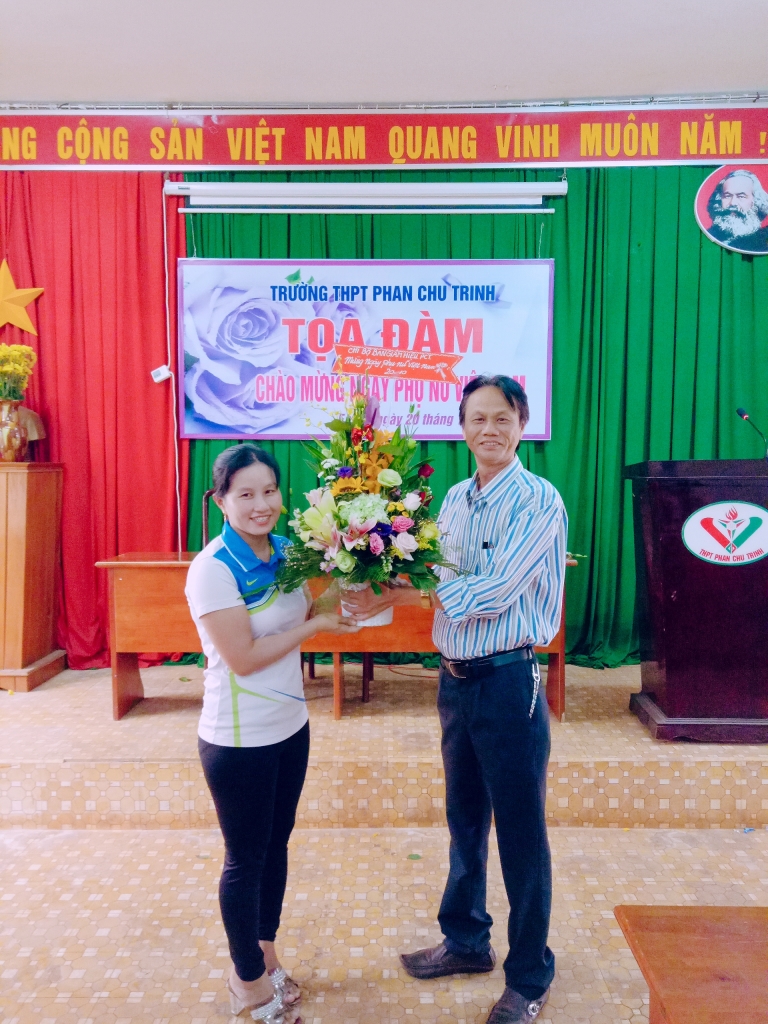 Công đoàn Trường THPT Phan Chu Trinh tổ chức lễ kỉ niệm ngày phụ nữ Việt Nam 20.10