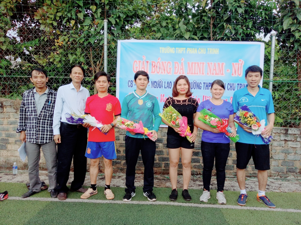 Công đoàn Trường THPT Phan Chu Trinh tổ chức các hoạt động chào mừng ngày Nhà giáo Việt Nam 20-11
