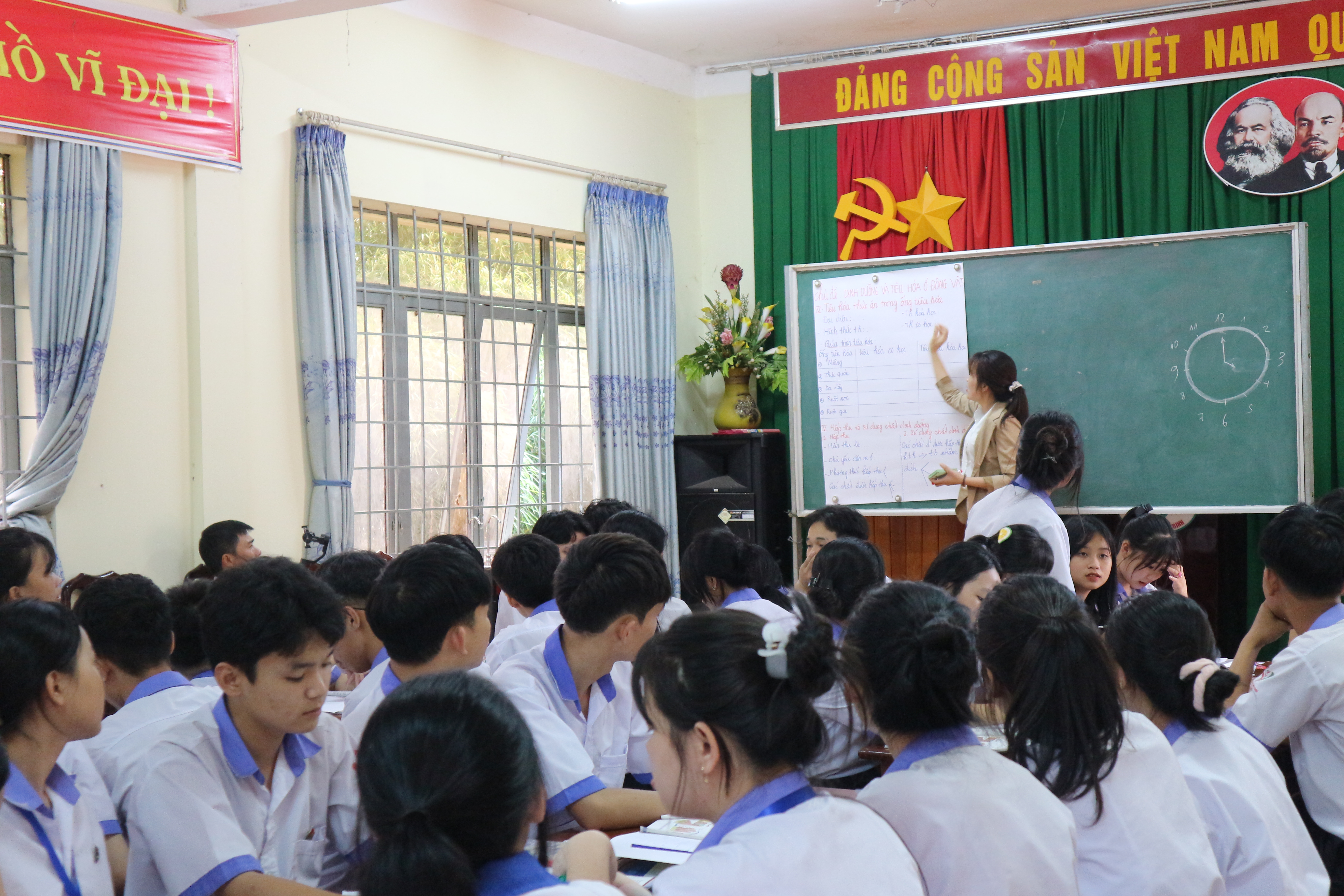 HOẠT ĐỘNG SINH HOẠT CHUYÊN MÔN - CHÀO MỪNG NGÀY NHÀ GIÁO VIỆT NAM 20/11