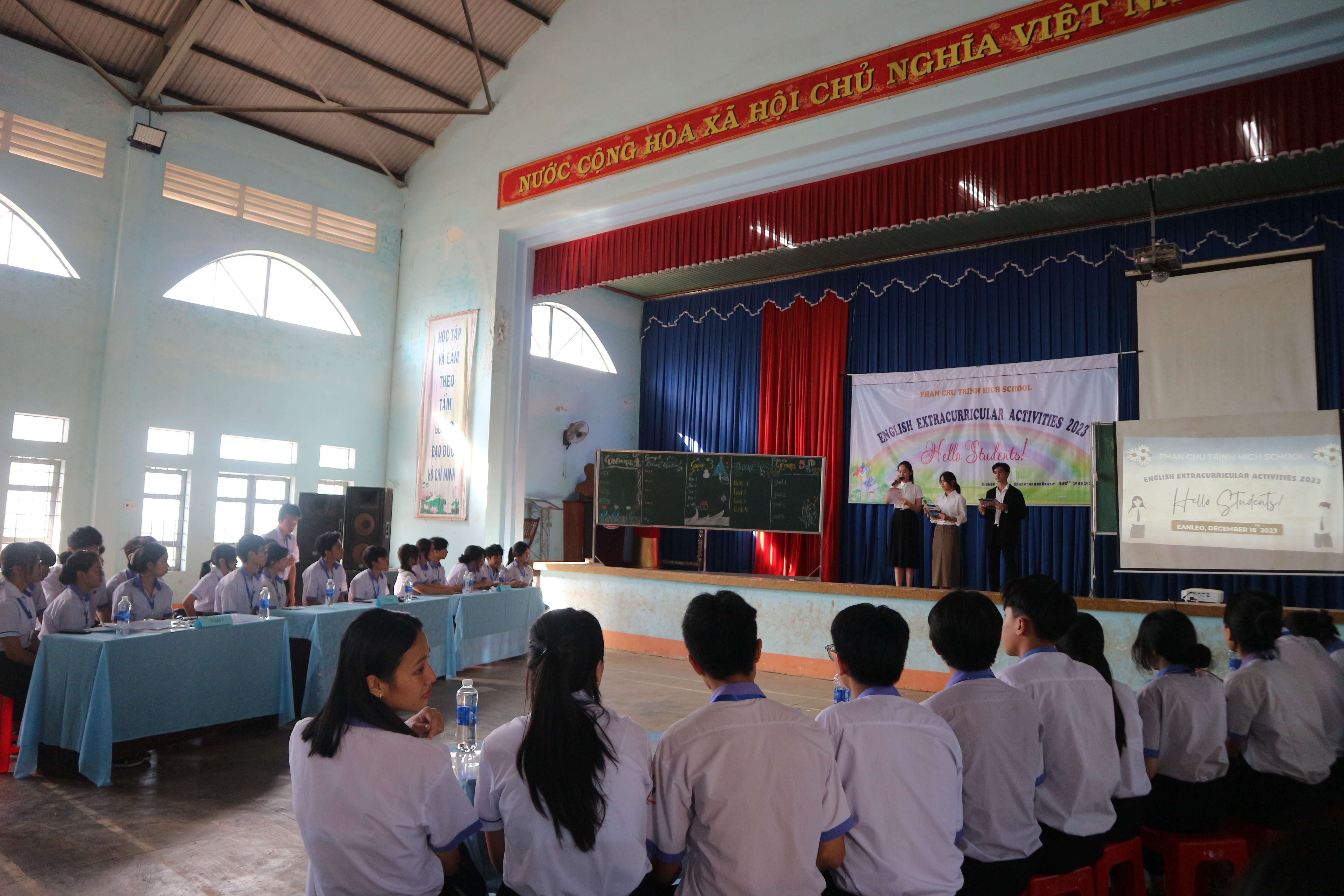 HOẠT ĐỘNG NGOẠI KHÓA "HELLO STUDENTS" HẤP DẪN CỦA TỔ TIẾNG ANH, TRƯỜNG THPT PHAN CHU TRINH
