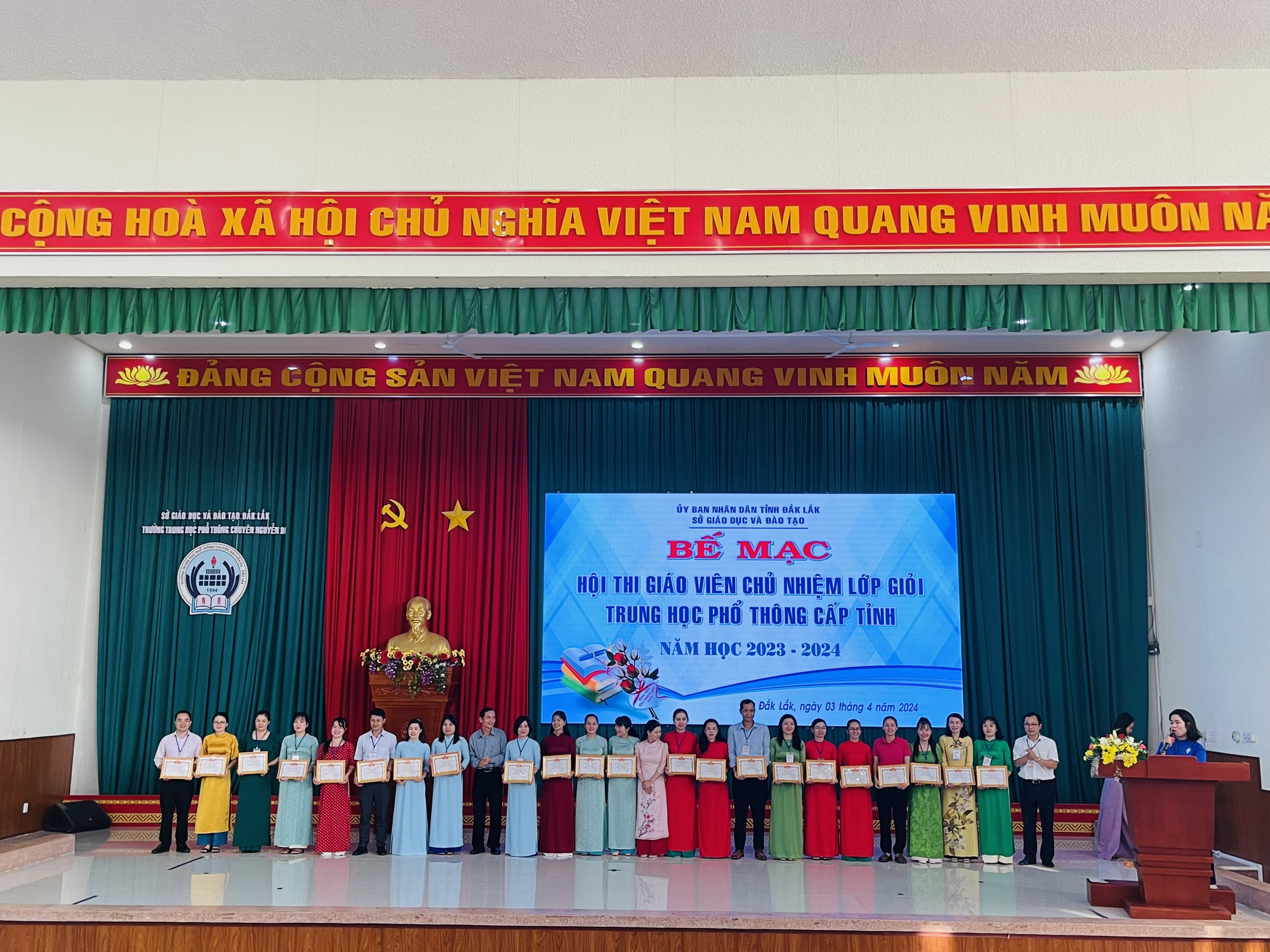 GIÁO VIÊN TRƯỜNG THPT PHAN CHU TRINH THAM GIA HỘI THI GVCN LỚP GIỎI THPT CẤP TỈNH NĂM HỌC 2023-2024