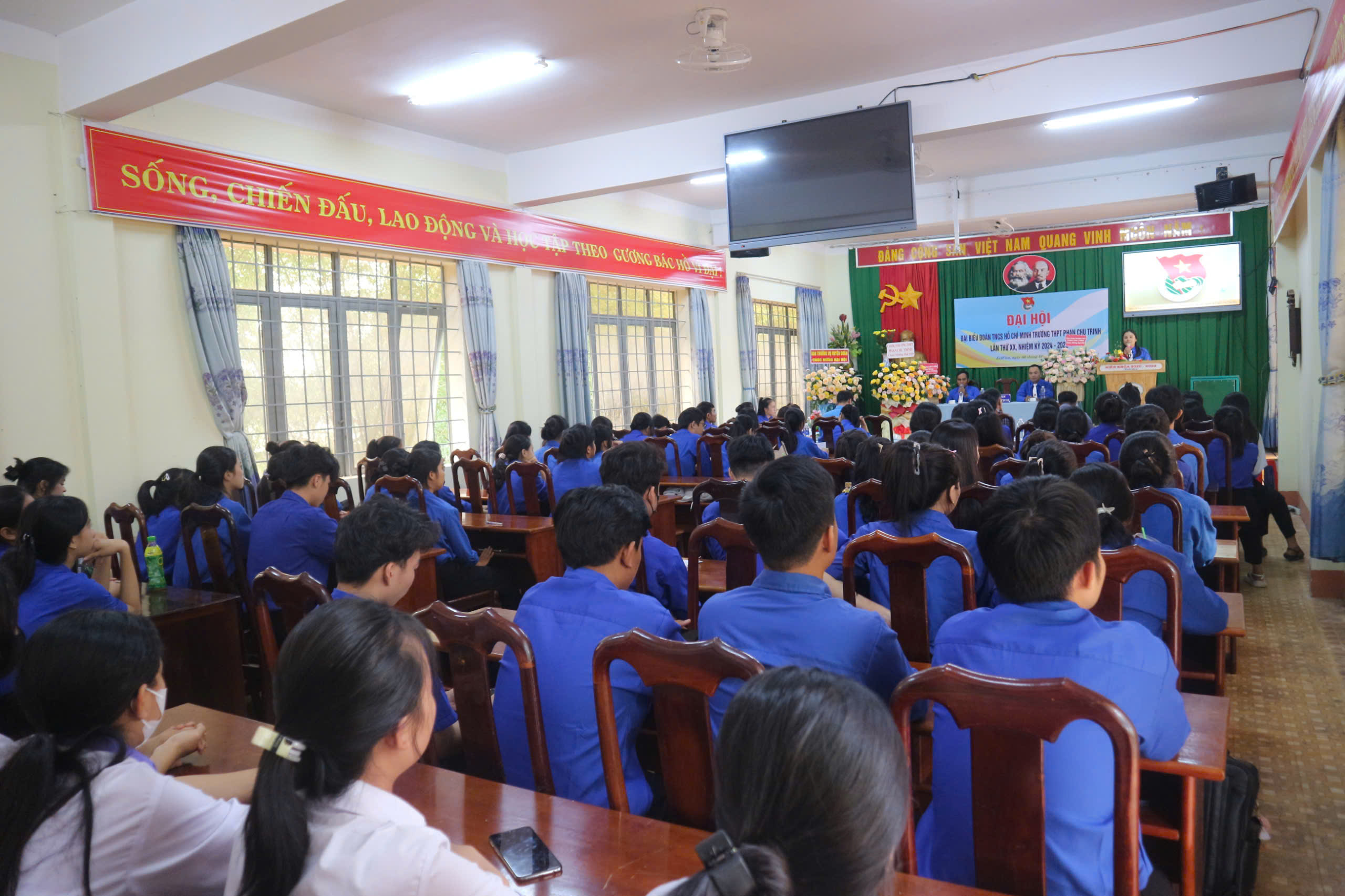ĐẠI HỘI ĐẠI BIỂU ĐOÀN TNCS HỒ CHÍ MINH TRƯỜNG THPT PHAN CHU TRINH LẦN THỨ XX NHIỆM KỲ 2024 - 2025
