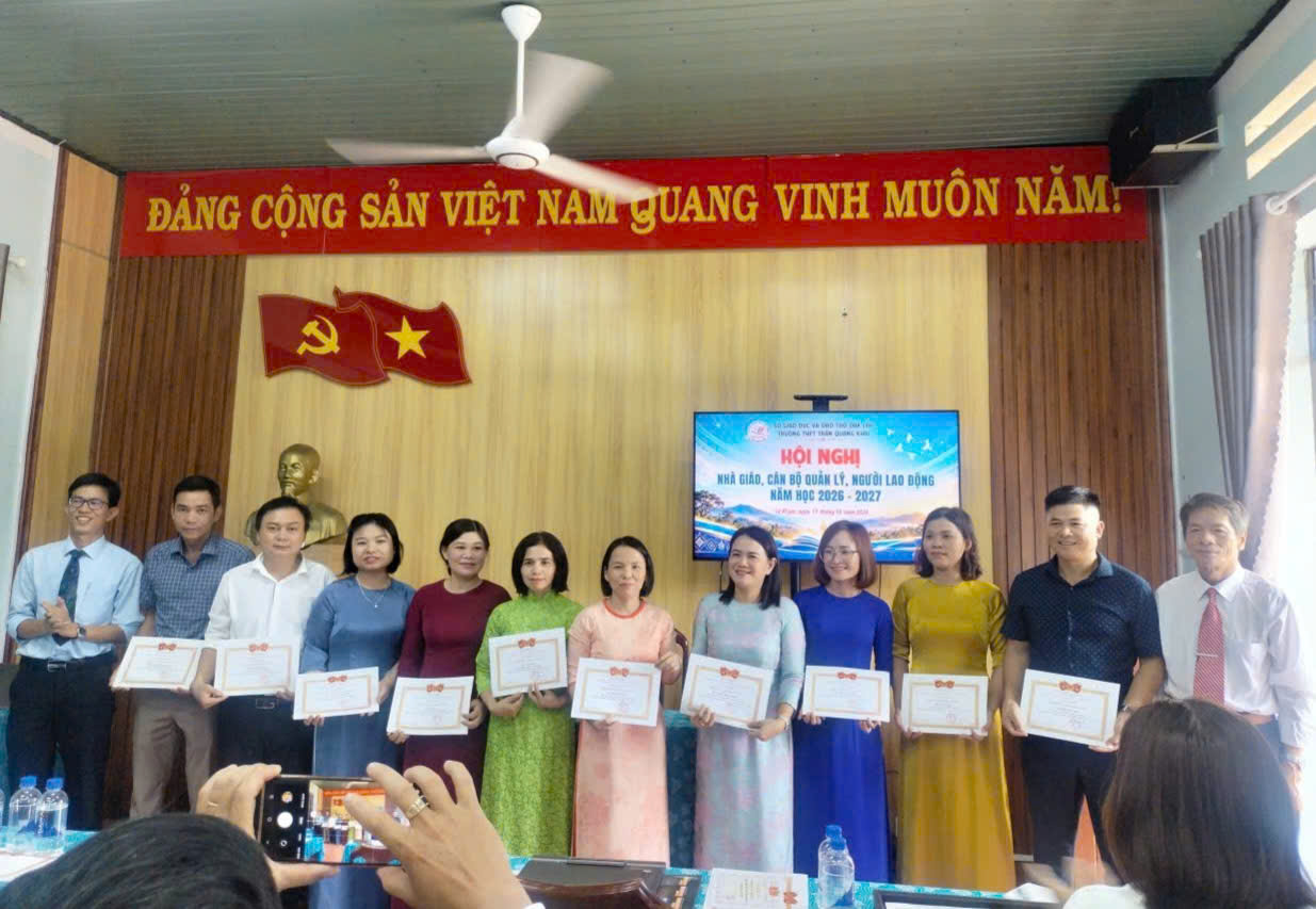 TRƯỜNG THPT TRẦN QUANG KHẢI TỔ CHỨC THÀNH CÔNG HỘI NGHỊ NHÀ GIÁO, CÁN BỘ QUẢN LÝ, NGƯỜI LAO ĐỘNG NĂM HỌC 2026–2027