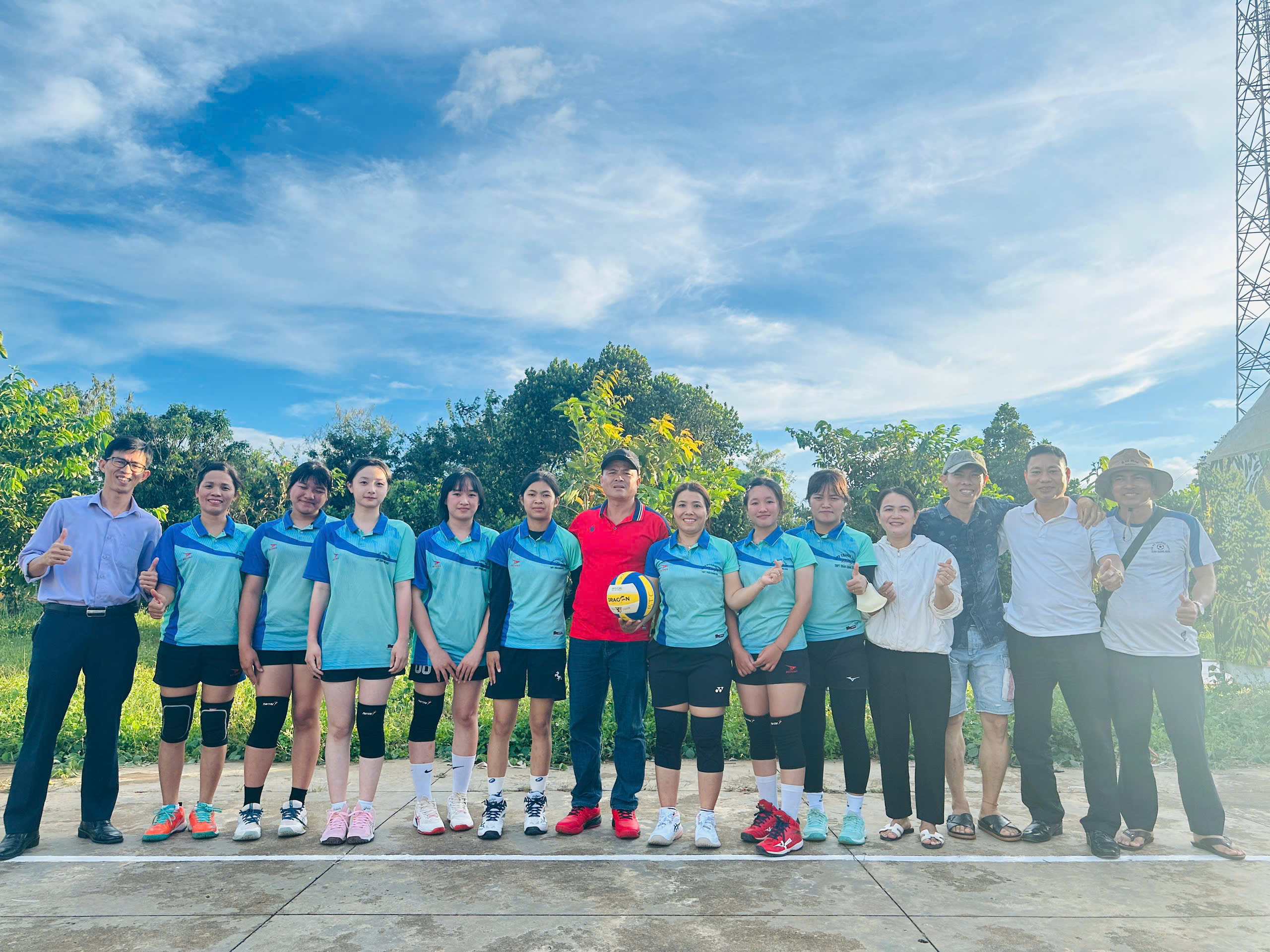 TRƯỜNG THPT TRẦN QUANG KHẢI THAM GIA GIẢI BÓNG CHUYỀN PHONG TRÀO XÃ CƯ M’GAR NĂM 2026