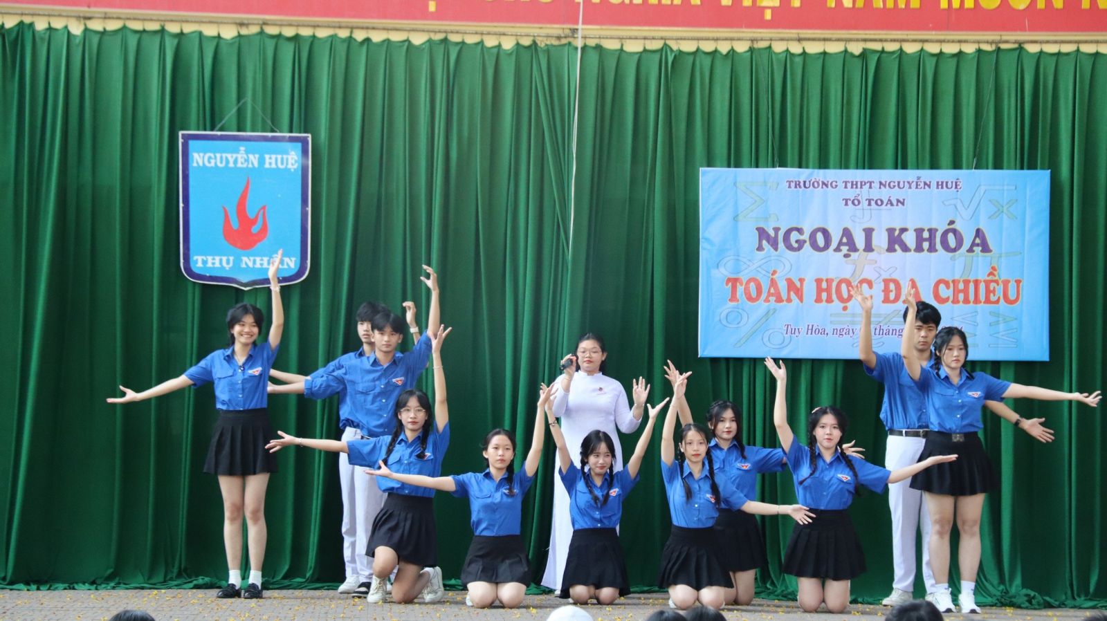 Chương trình ngoại khóa ‘‘Toán học đa chiều’’ Năm học 2023-2024