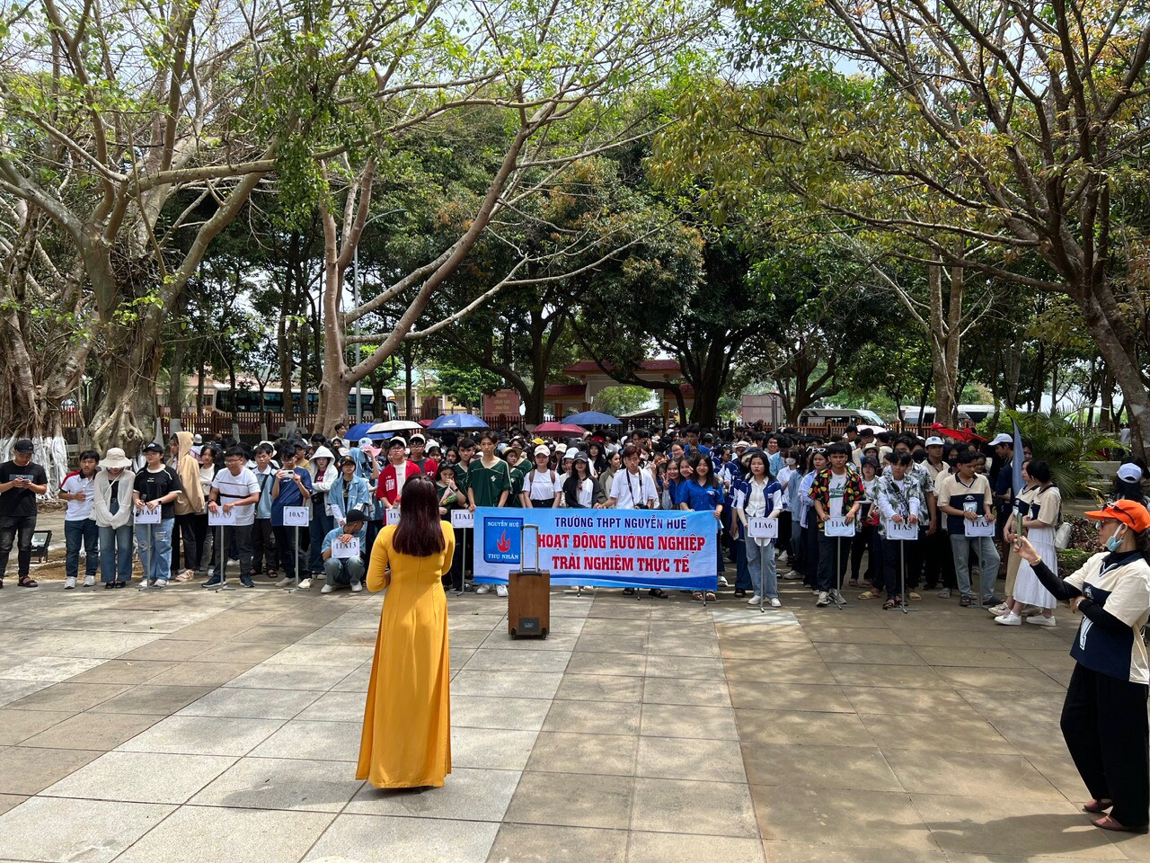 Tổ chức hoạt động trải nghiệm, hướng nghiệp lớp 10, 11 năm học 2023 – 2024.