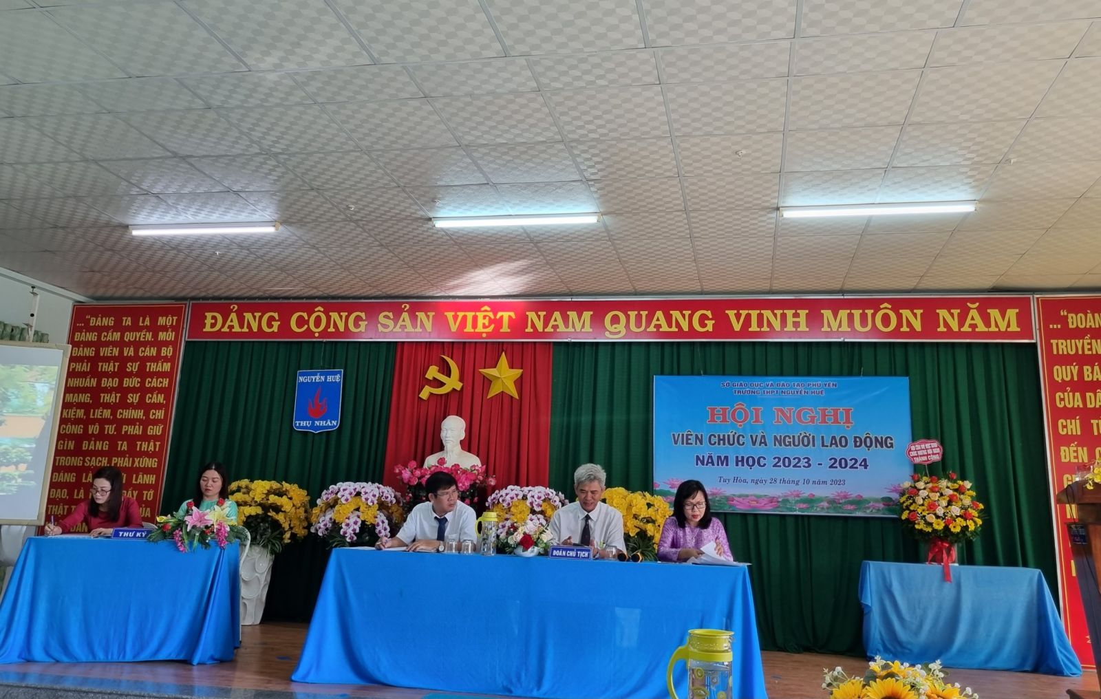 Hội nghị viên chức và người lao động năm học 2023-2024.