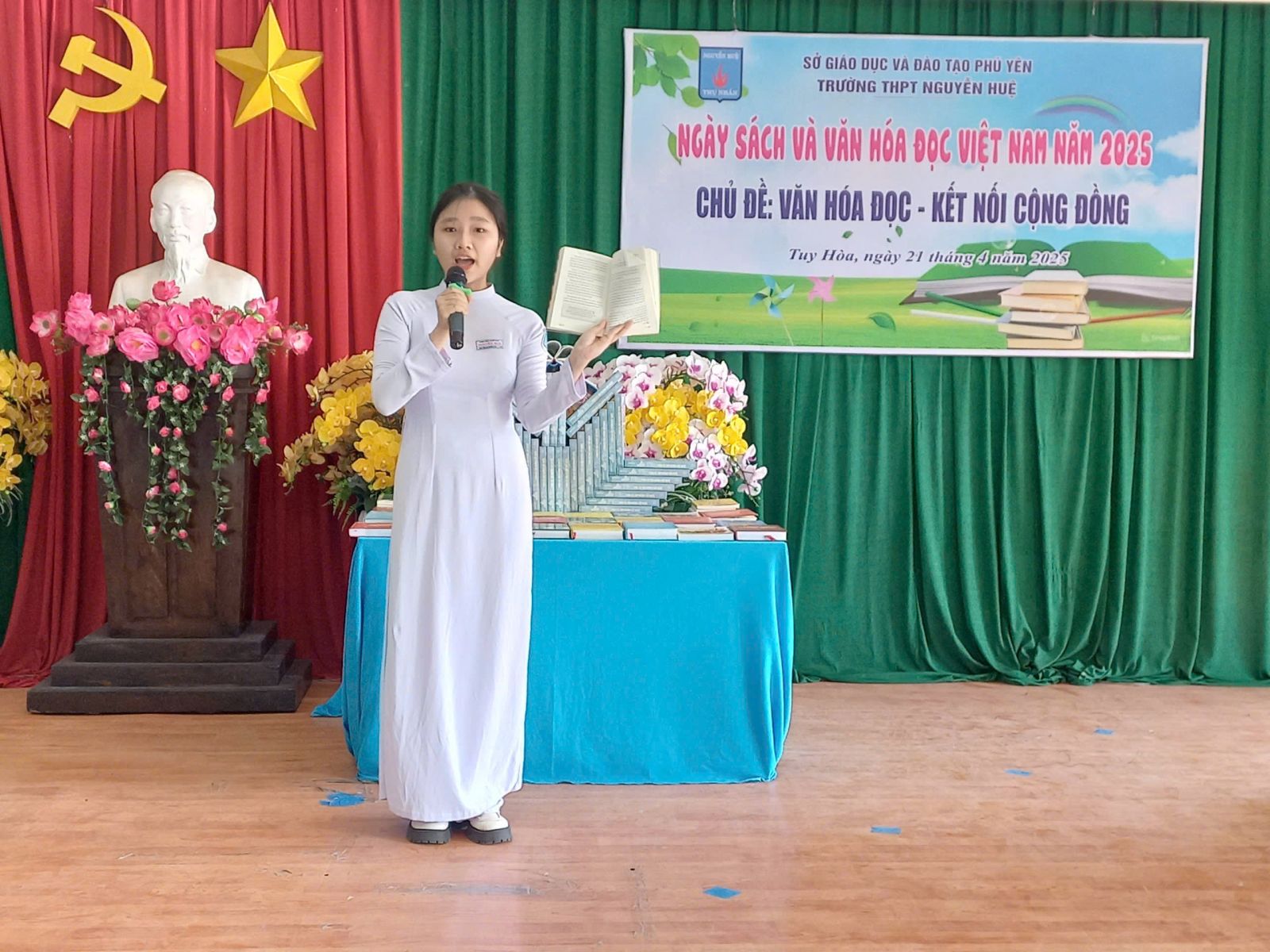 Trường THPT Nguyễn Huệ tổ chức “Ngày sách và Văn hóa đọc Việt Nam” năm 2025