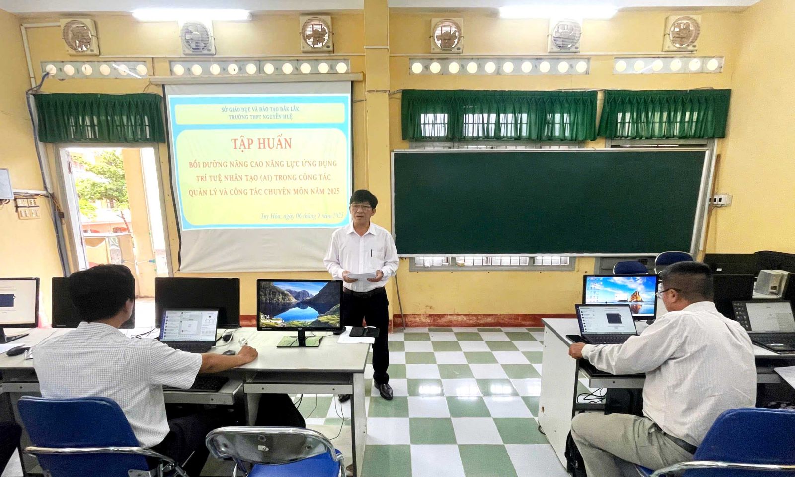 Tập huấn, bồi dưỡng nâng cao năng lực Ứng dụng trí tuệ nhân tạo (AI) trong công tác quản lí và công tác chuyên môn năm 2025.