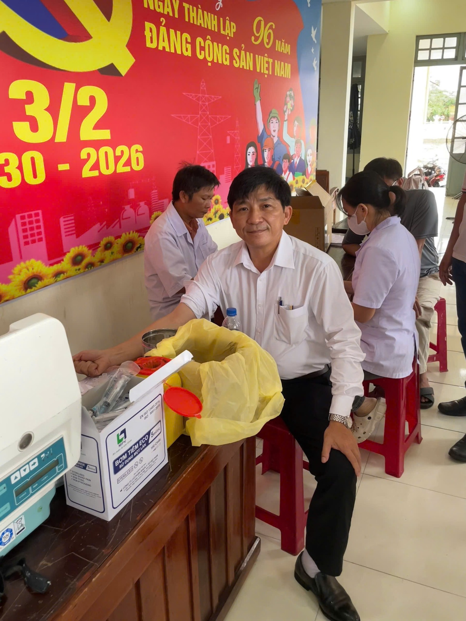Những "Giọt máu hồng" từ trái tim người thầy Trường THPT Nguyễn Huệ.