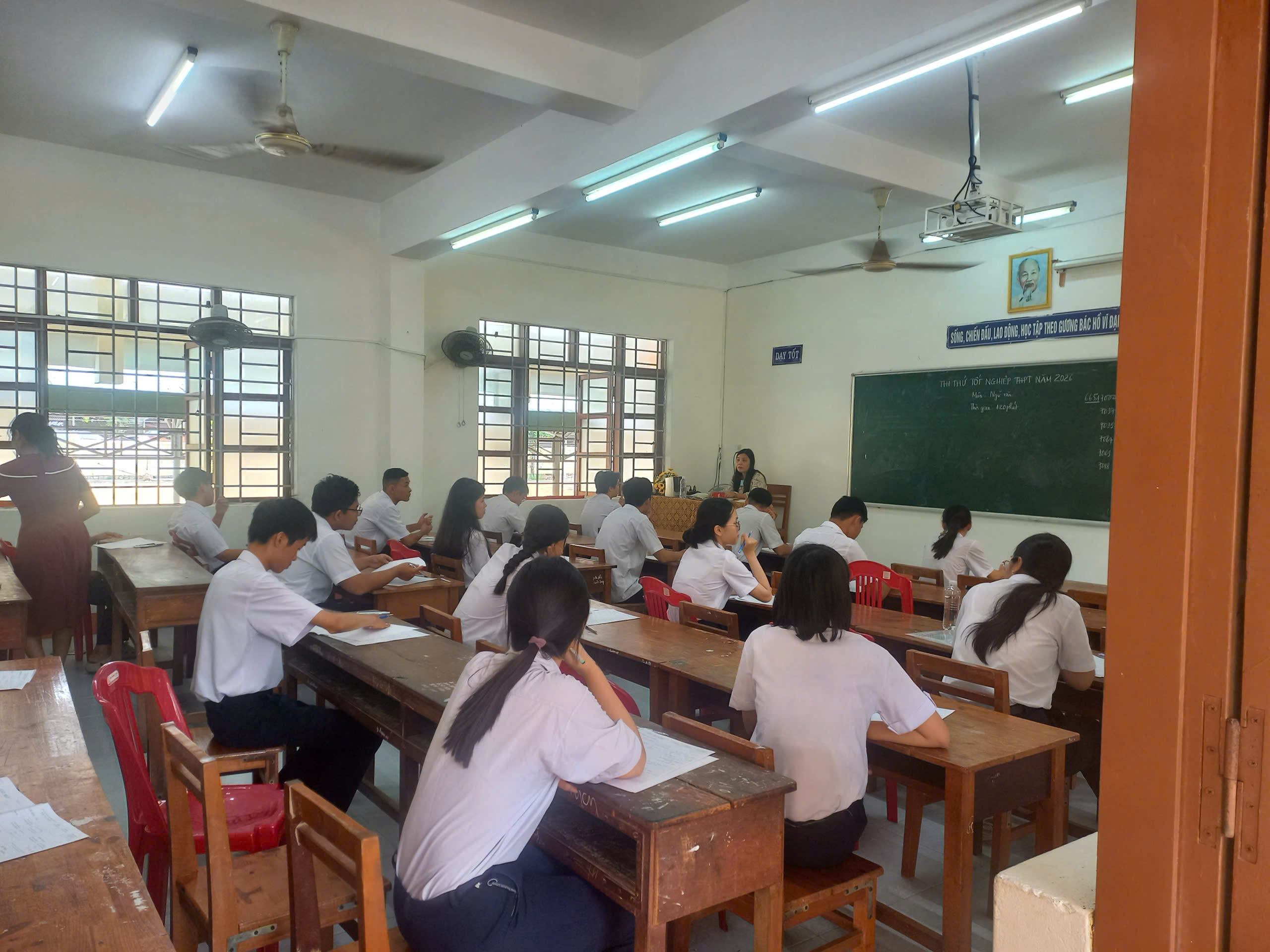 Cụm chuyên môn số 10 tổ chức Kỳ thi thử tốt nghiệp THPT năm 2026.