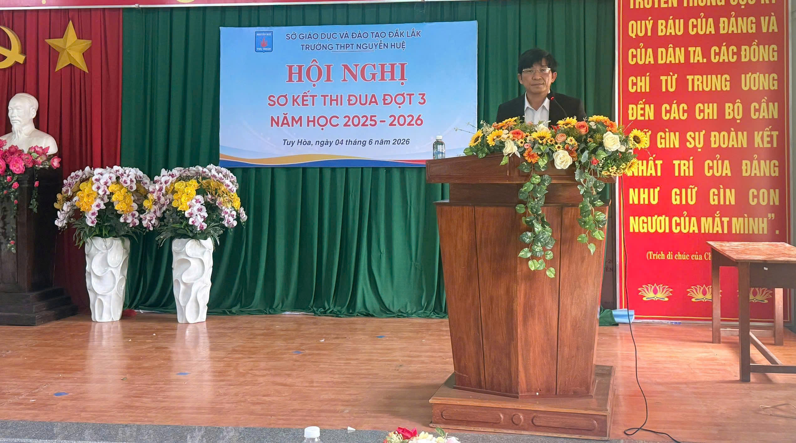 Trường THPT Nguyễn Huệ tổ chức Hội nghị Sơ kết thi đua đợt 3 năm học 2025 - 2026.