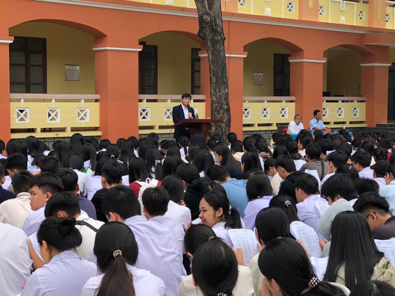 Trường THPT Nguyễn Huệ tổ chức tư vấn phương án xây dựng các môn học lựa chọn và cụm chuyên đề học tập lớp 10 năm học 2026-2027