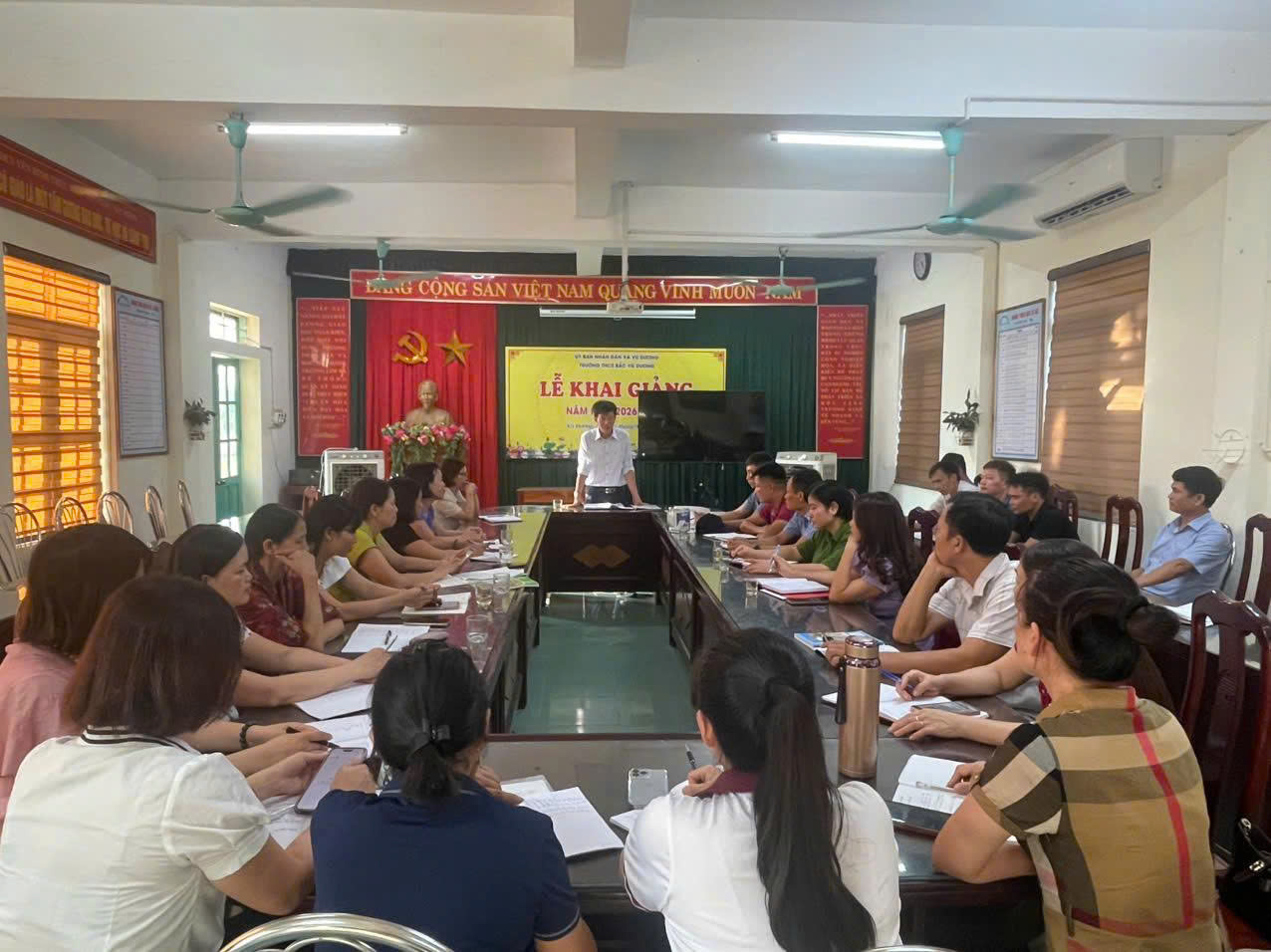 CHI BỘ TRƯỜNG THCS BẮC VŨ DƯƠNG TỔ CHỨC CUỘC HỌP THƯỜNG KỲ THÁNG 10/2026