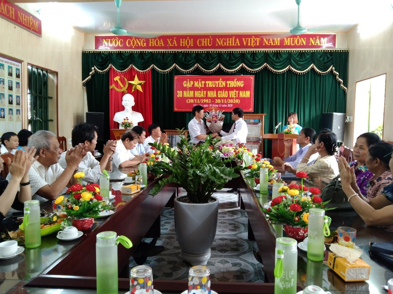 GẶP MẶT TRUYỀN THỐNG 38 NĂM NGÀY NHÀ GIÁO VIỆT NAM 20-11