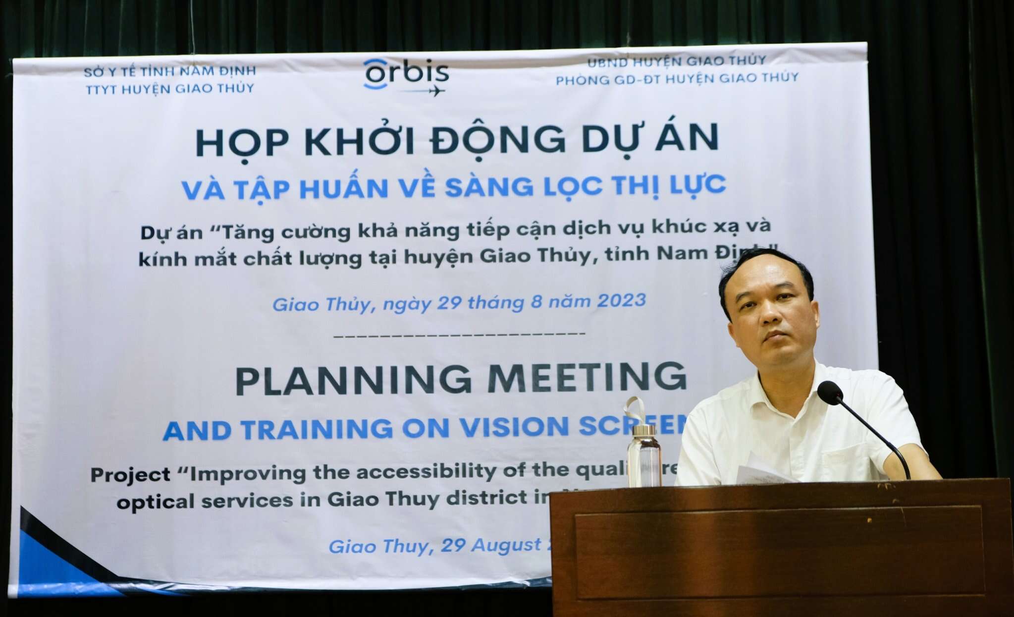 Tập huấn và áp dụng kiểm tra sàng lọc tật khúc xạ mắt năm học 2023-2024